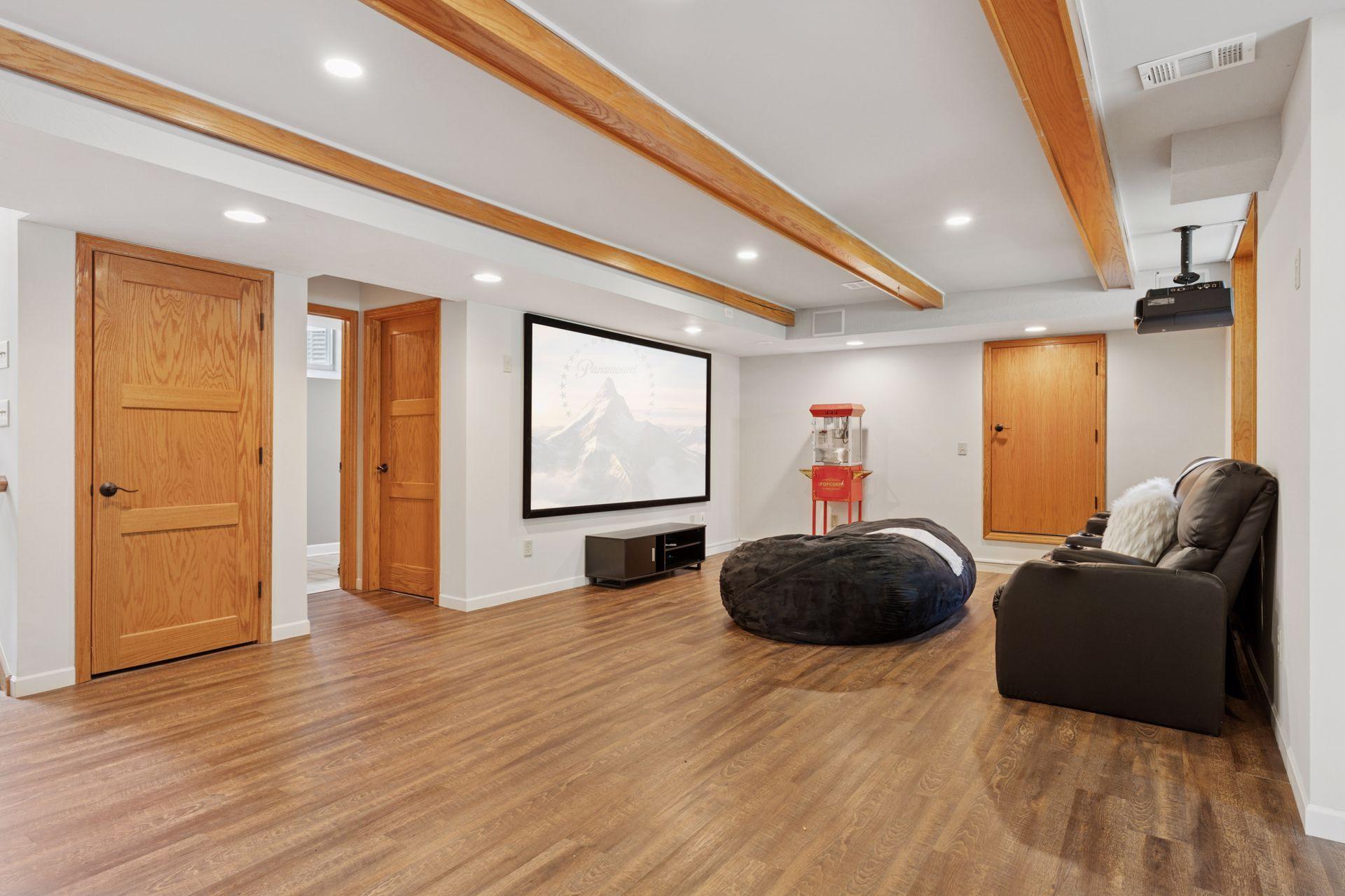 341 Westwood Drive N