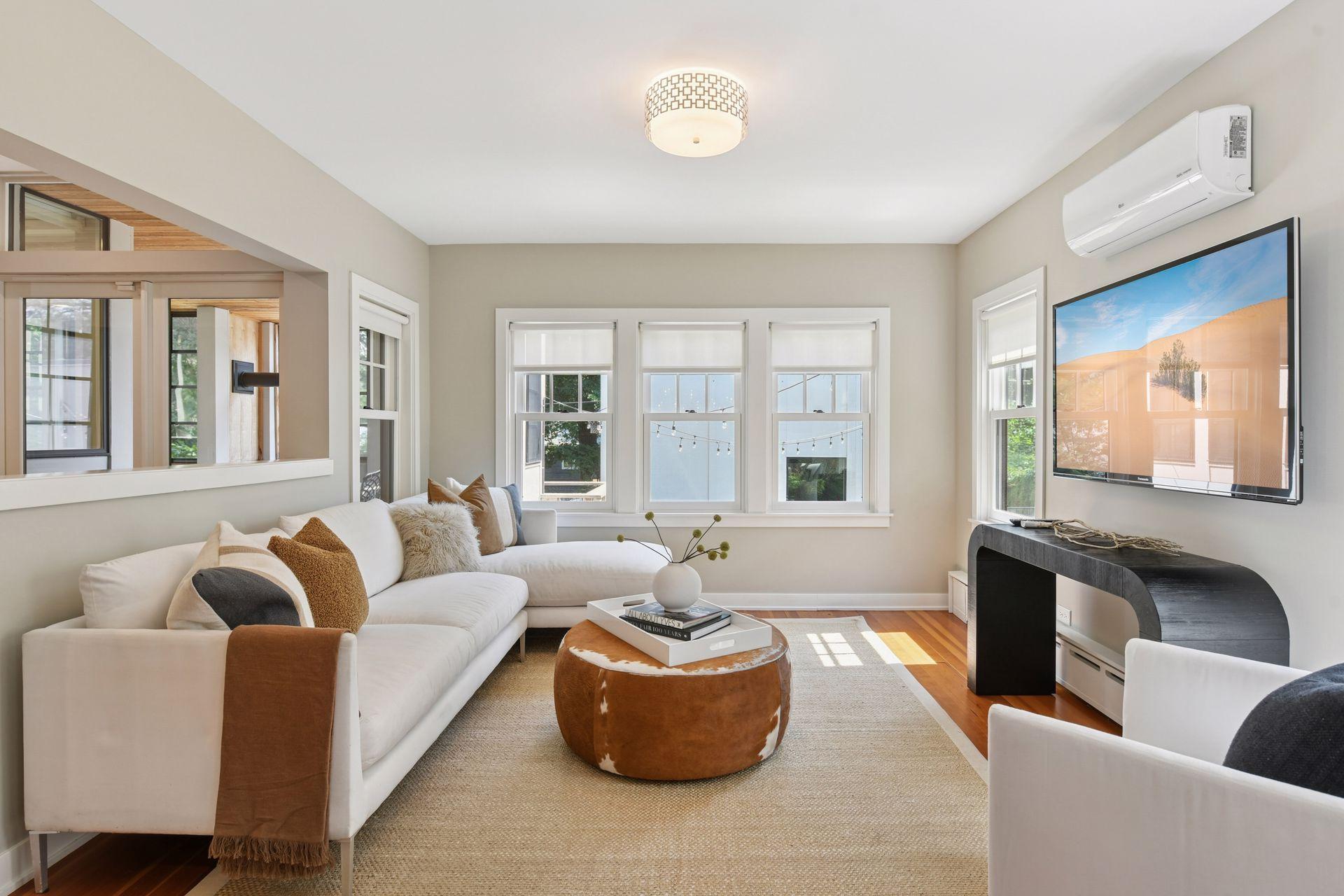 3933 Zenith Avenue S