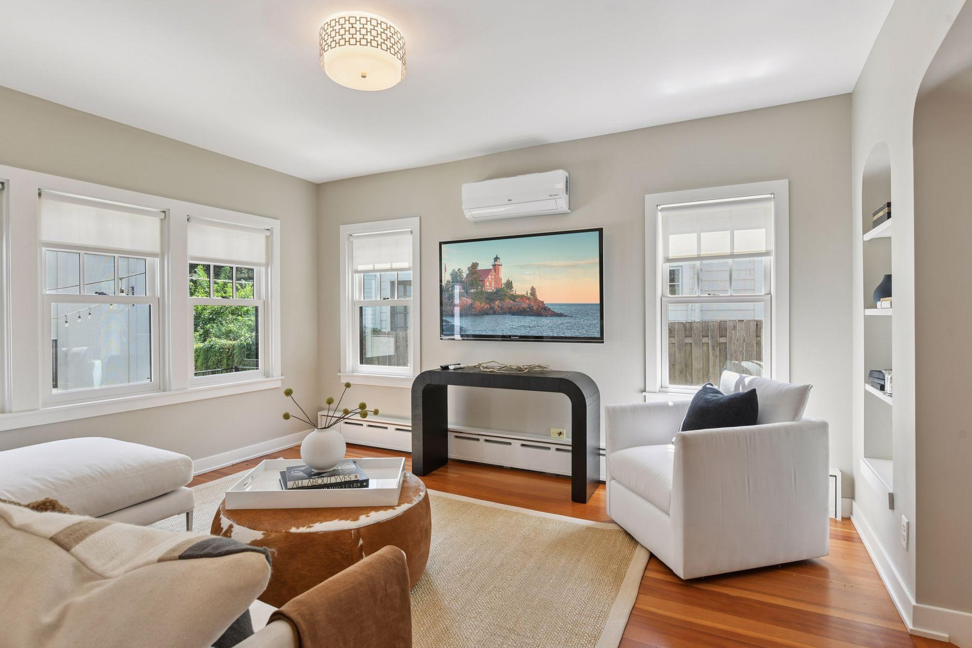 3933 Zenith Avenue S