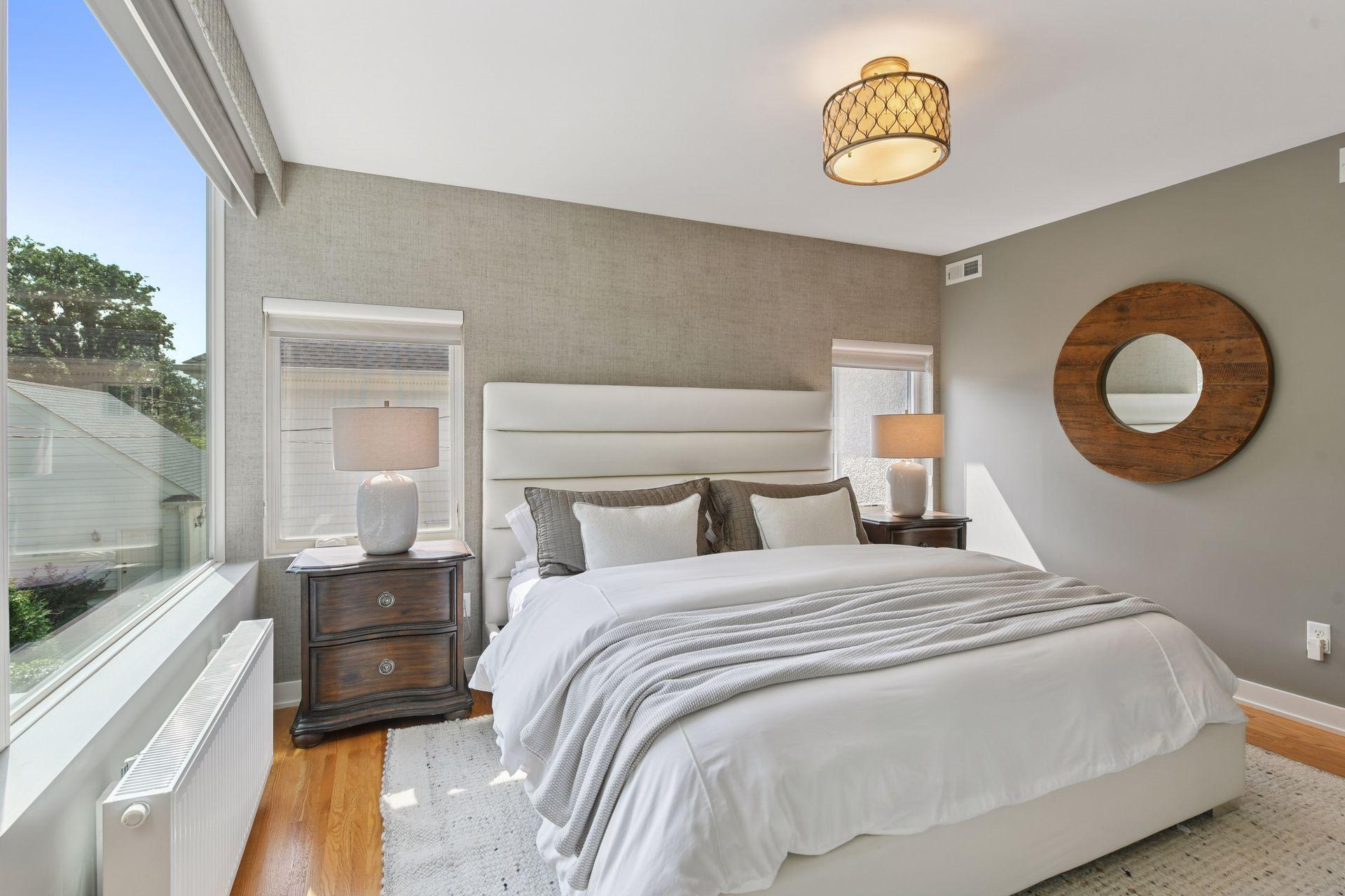 3933 Zenith Avenue S