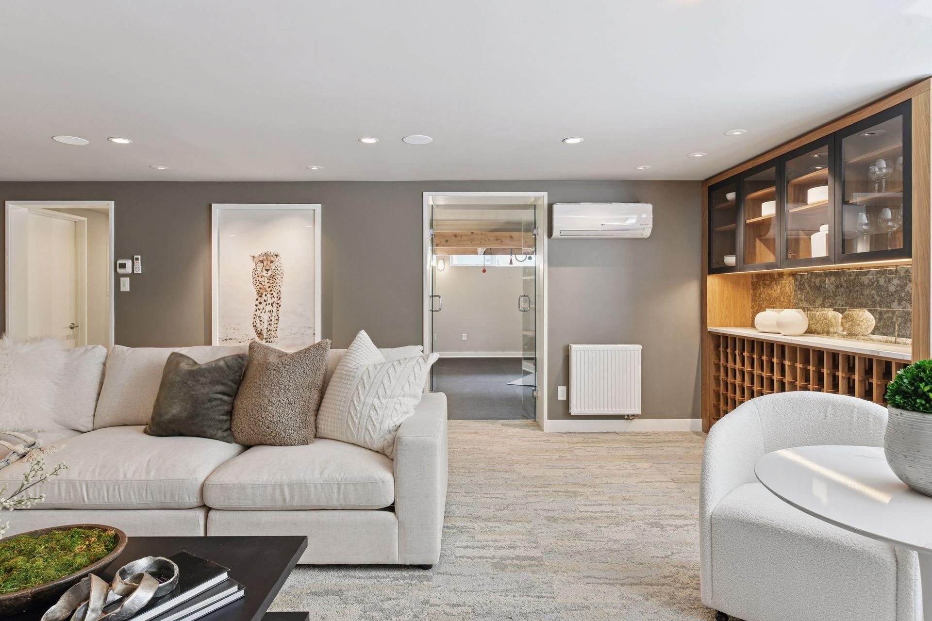 3933 Zenith Avenue S