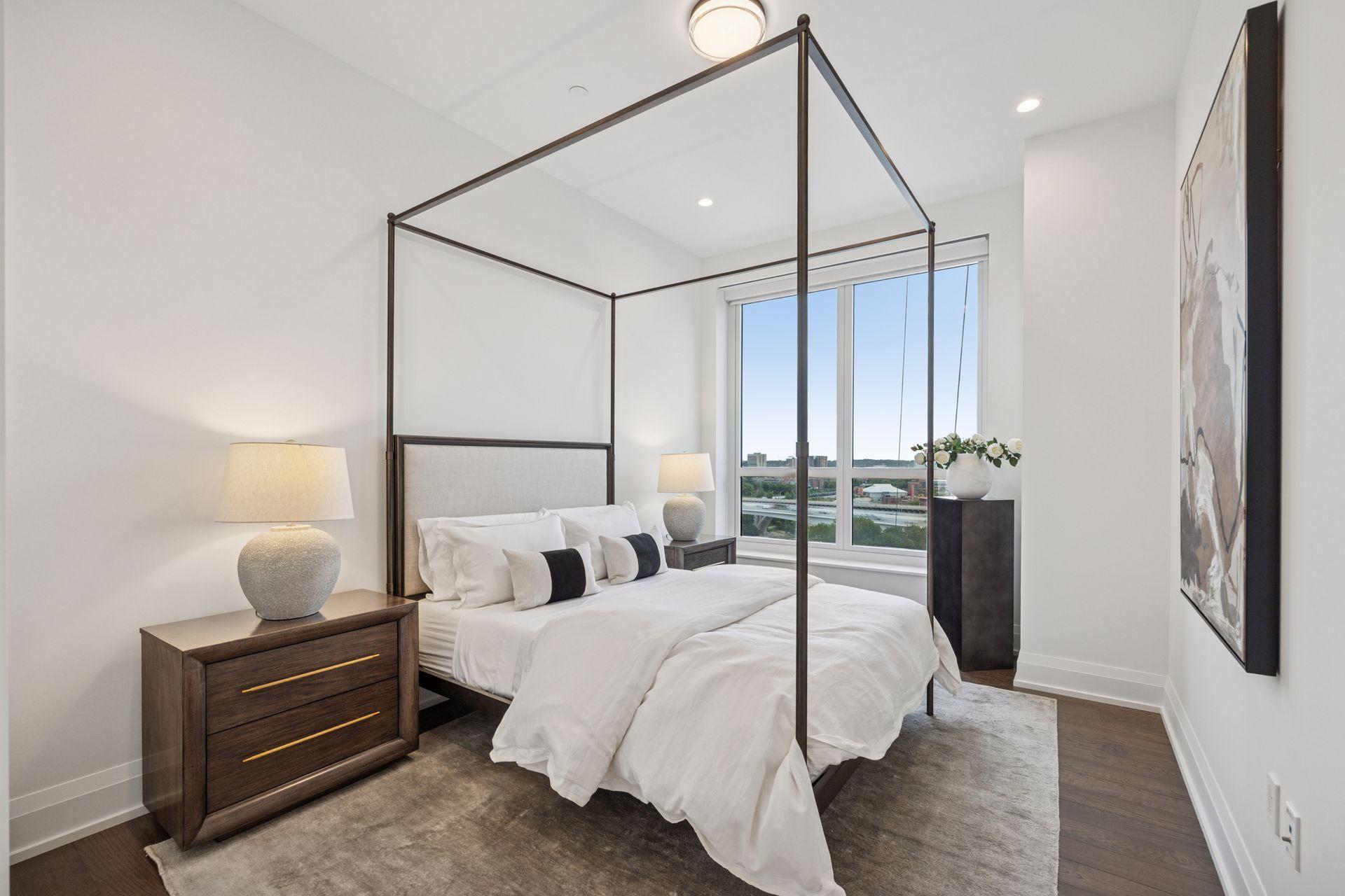 1111 W River Parkway Unit: 11D