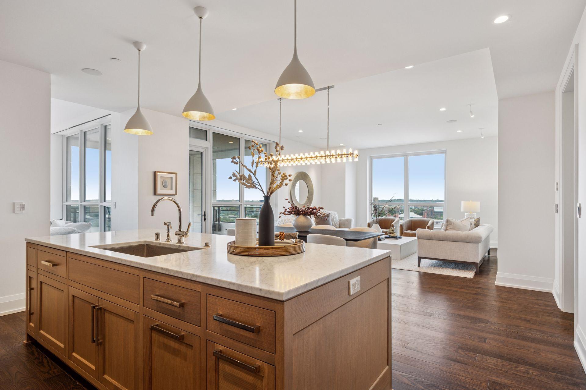 1111 W River Parkway Unit: 11D