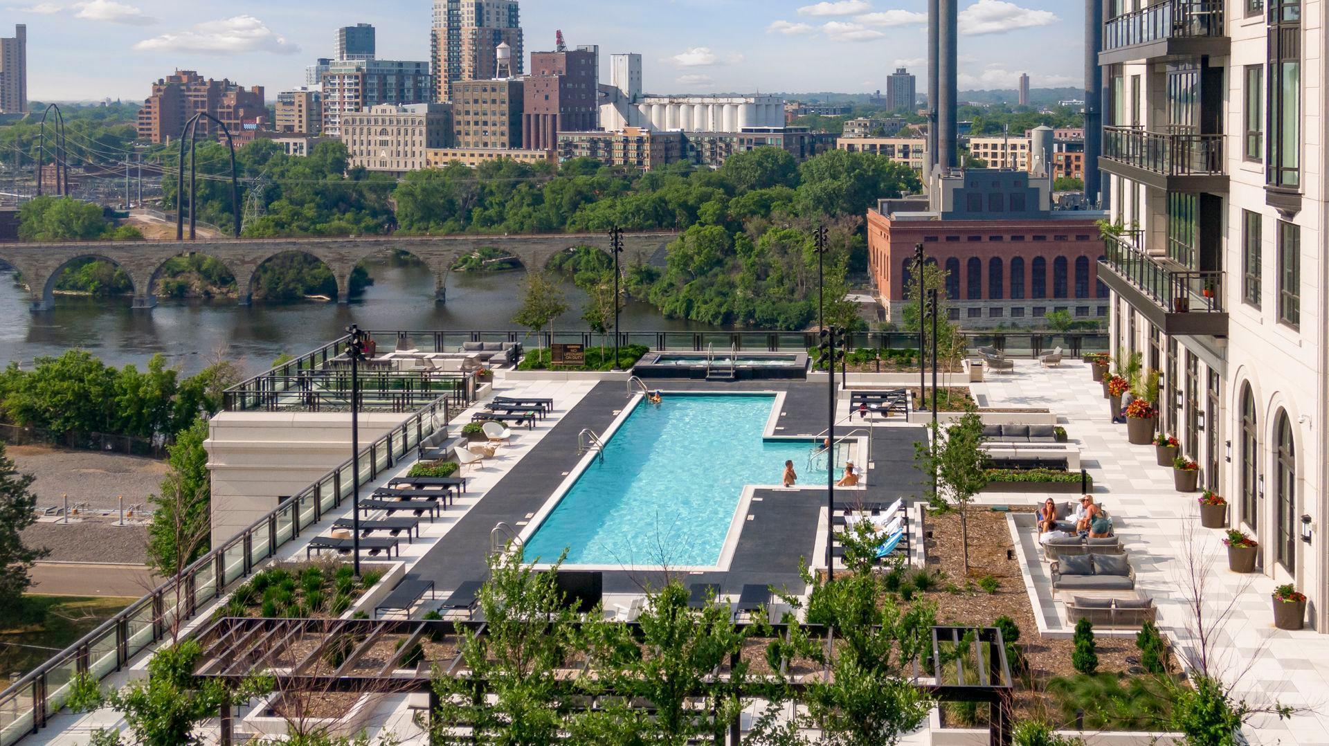 1111 W River Parkway Unit: 34A