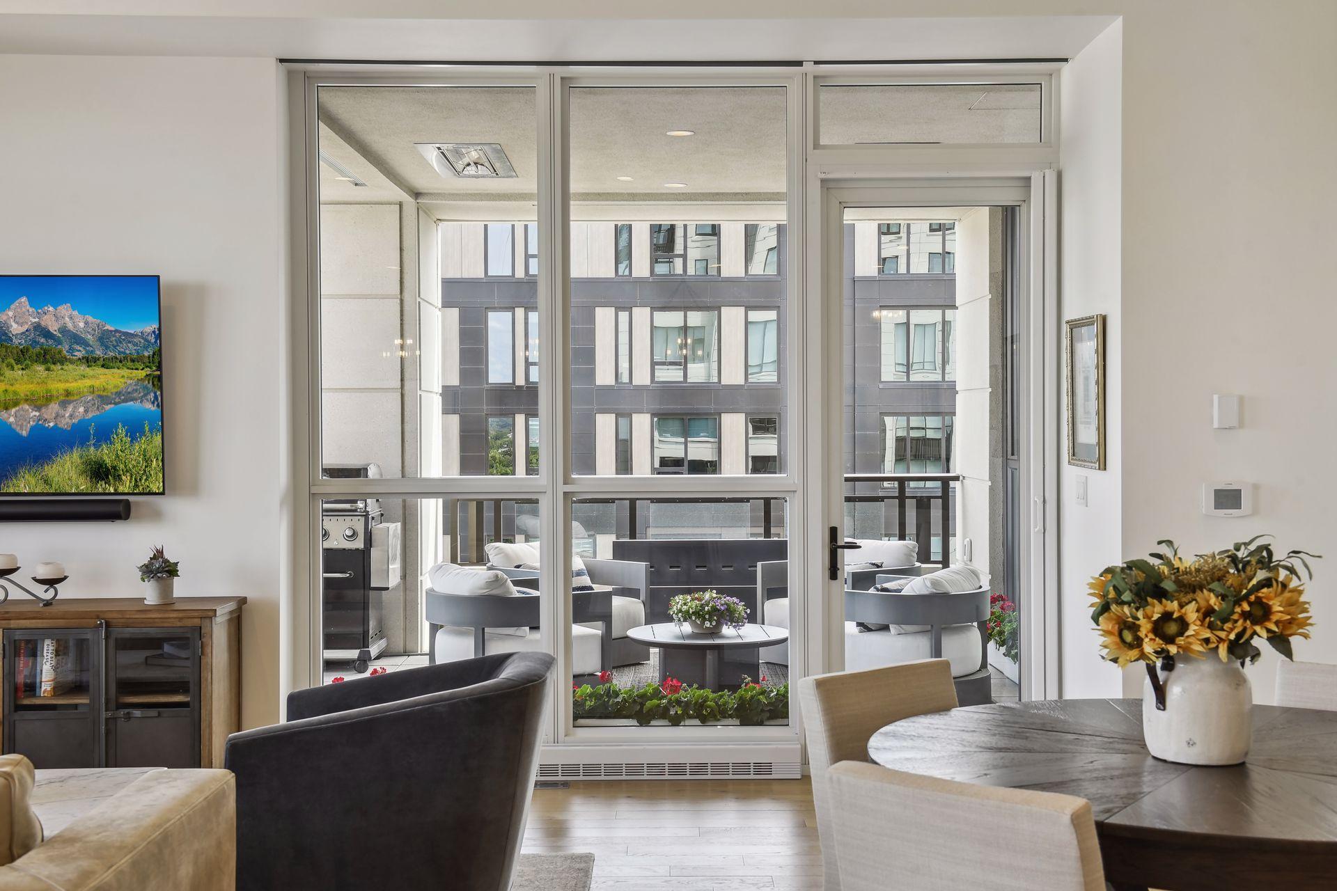 1111 W River Parkway Unit: 14E