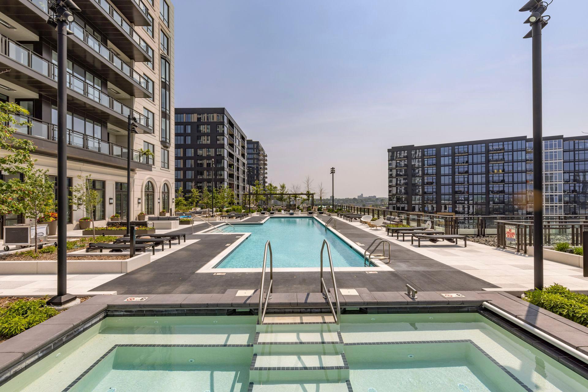 1111 W River Parkway Unit: 14E