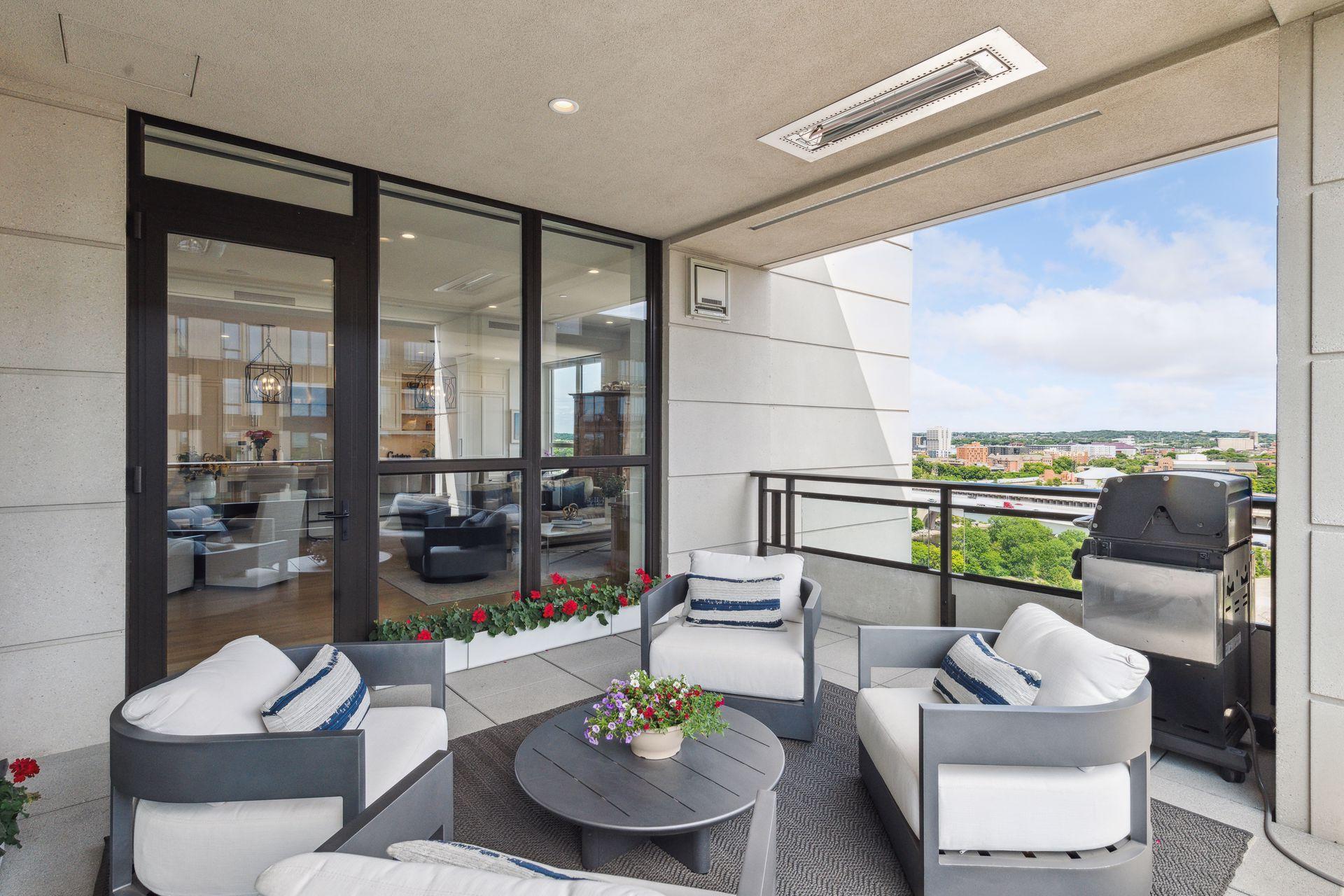 1111 W River Parkway Unit: 14E