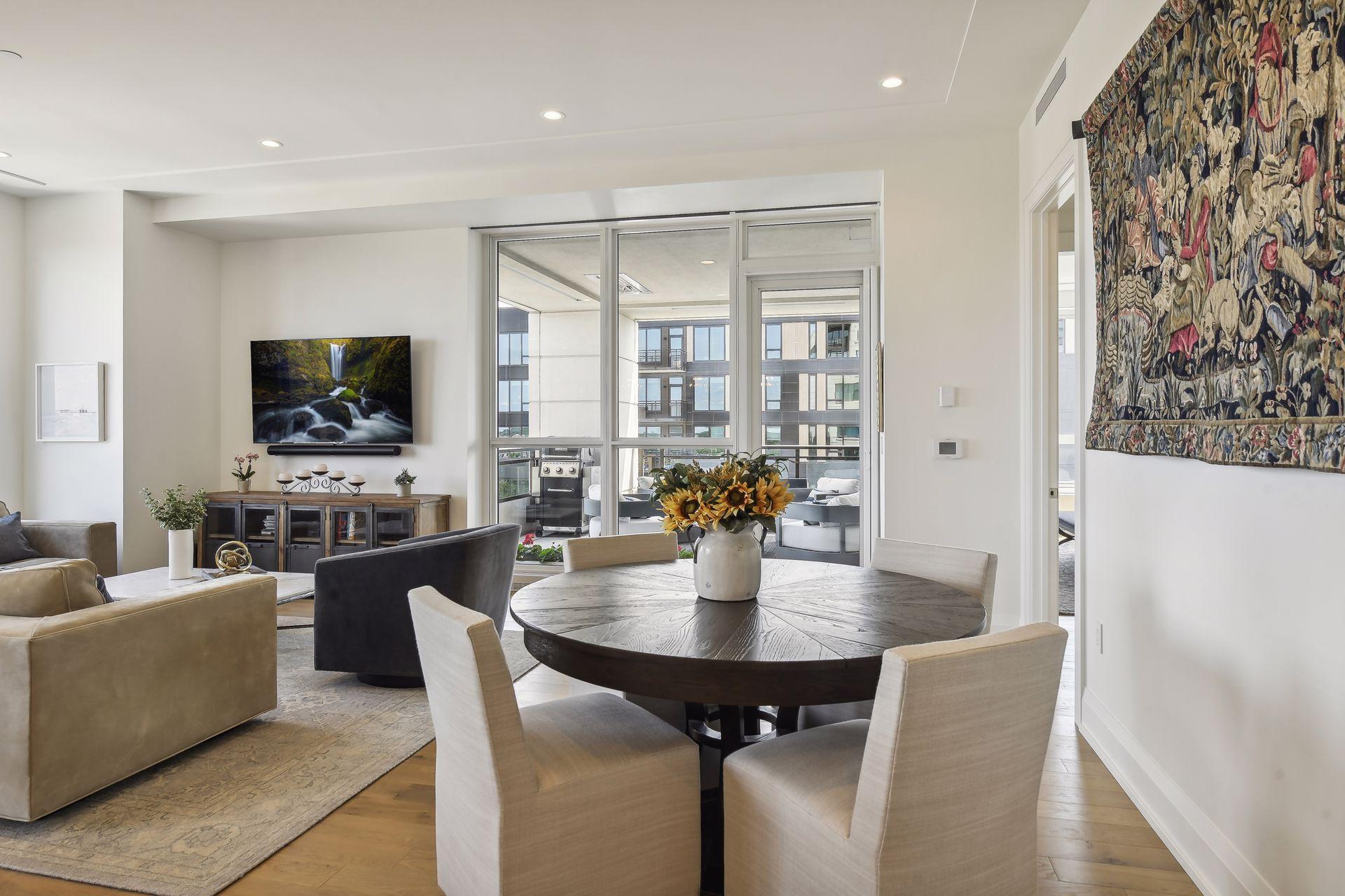 1111 W River Parkway Unit: 14E