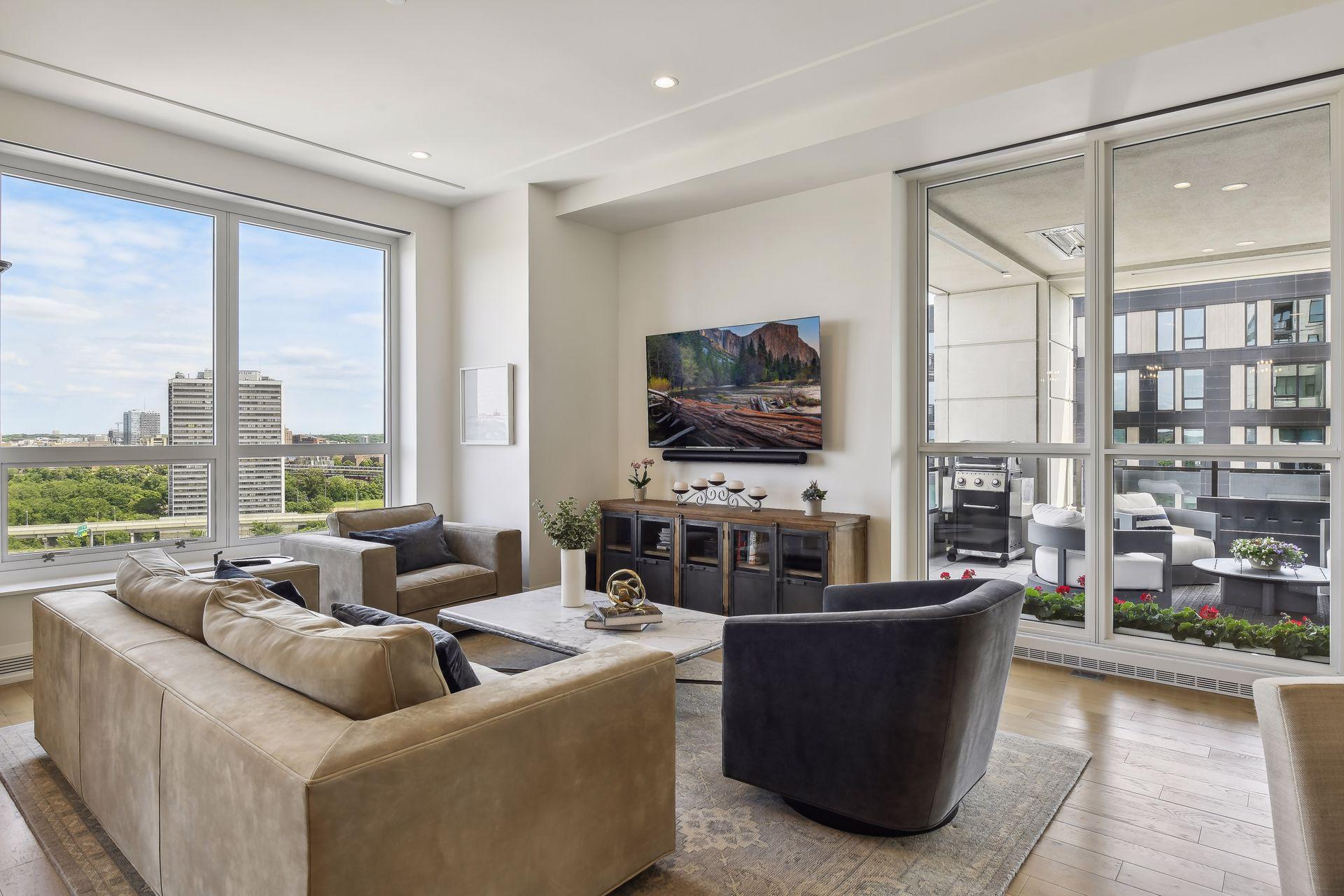 1111 W River Parkway Unit: 14E