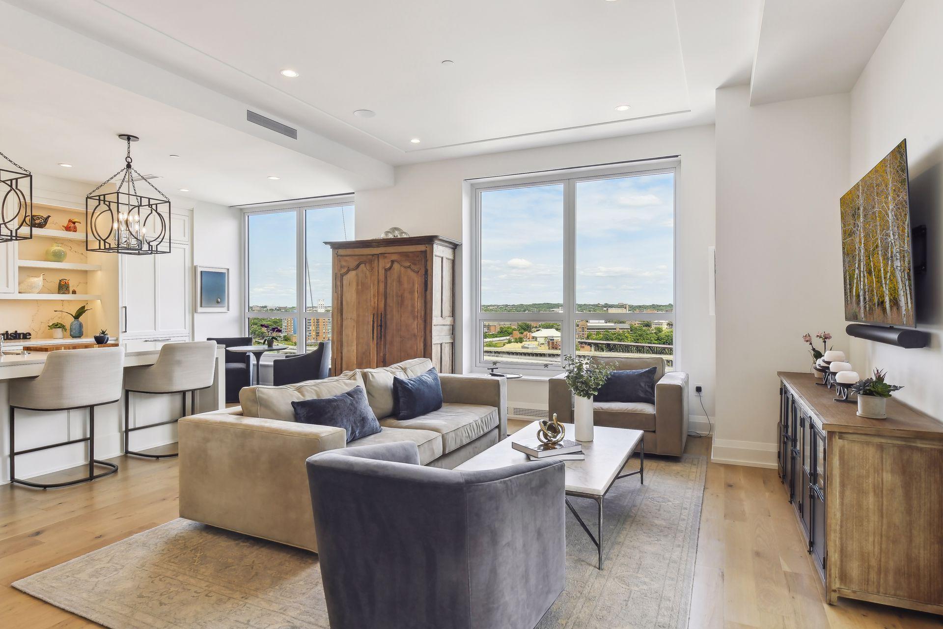 1111 W River Parkway Unit: 14E