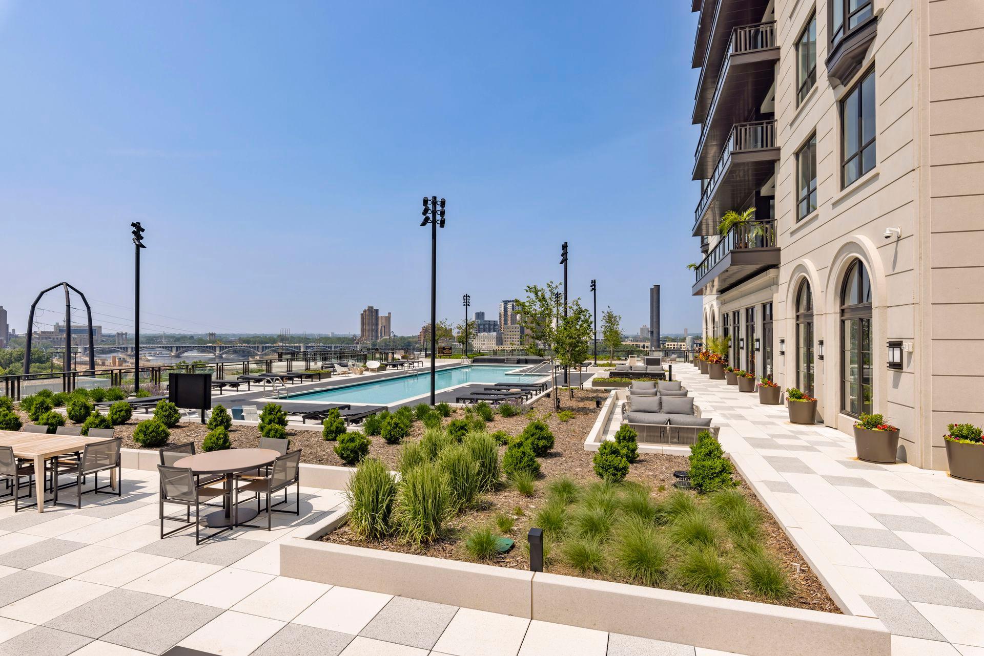 1111 W River Parkway Unit: 14E