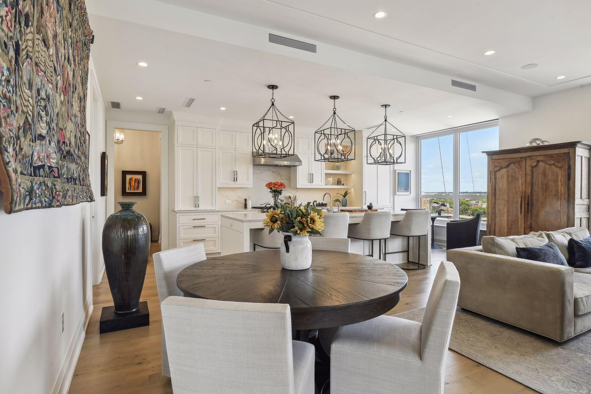 1111 W River Parkway Unit: 14E