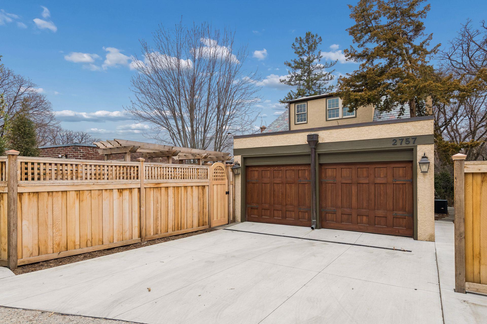 2757 Dean Parkway