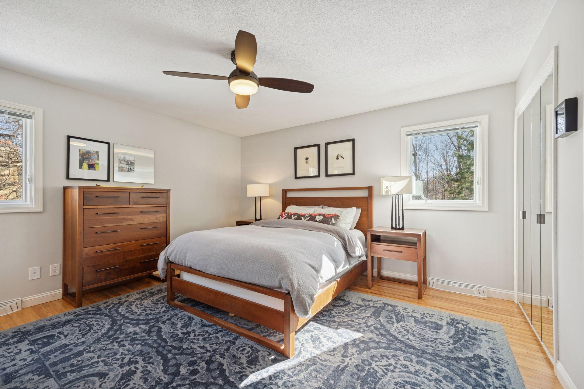 660 Windemere Curve N