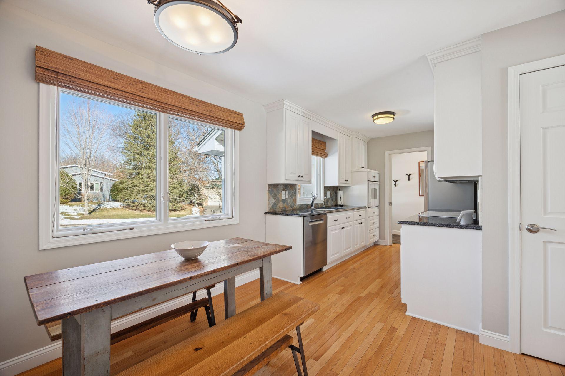 660 Windemere Curve N