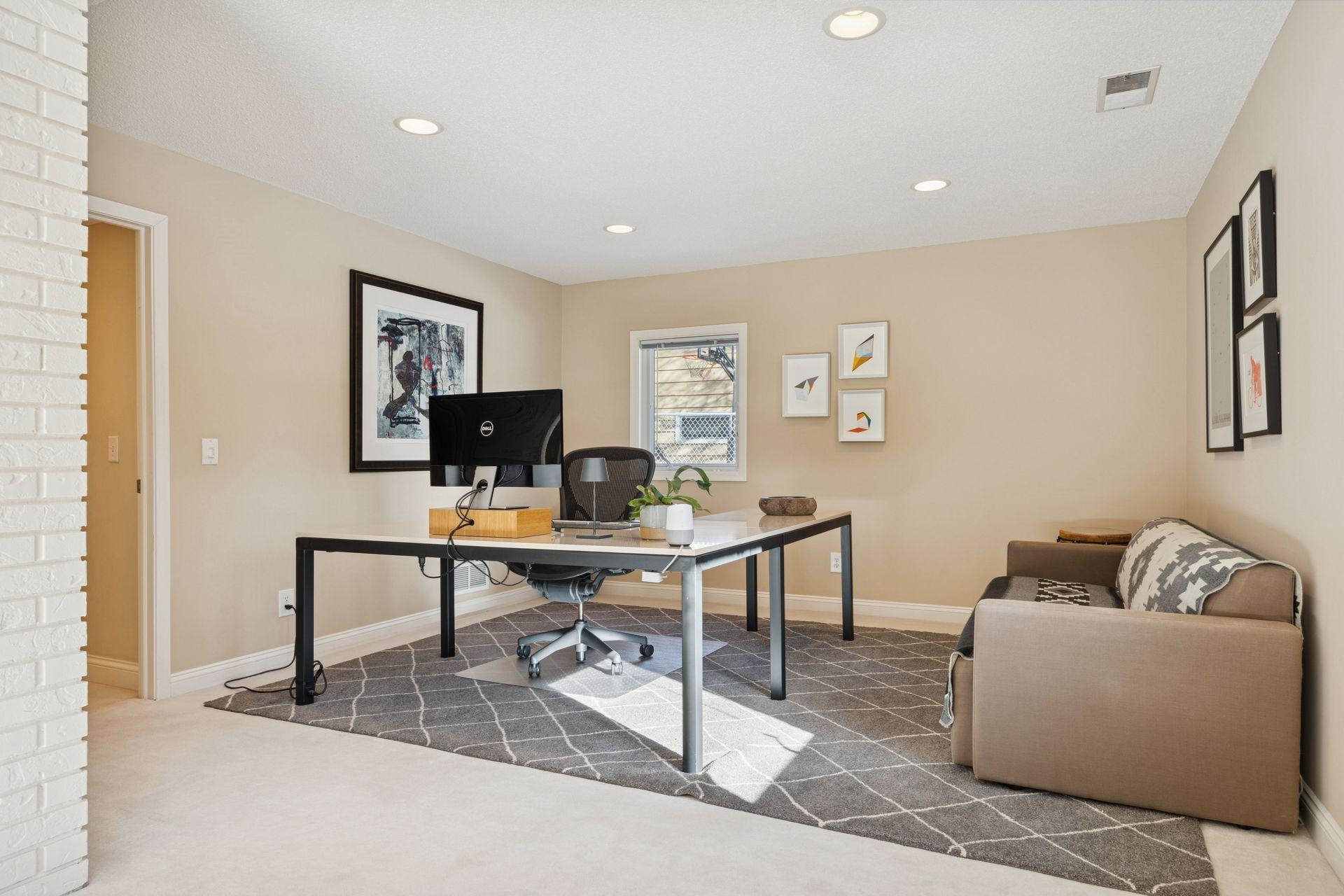 660 Windemere Curve N