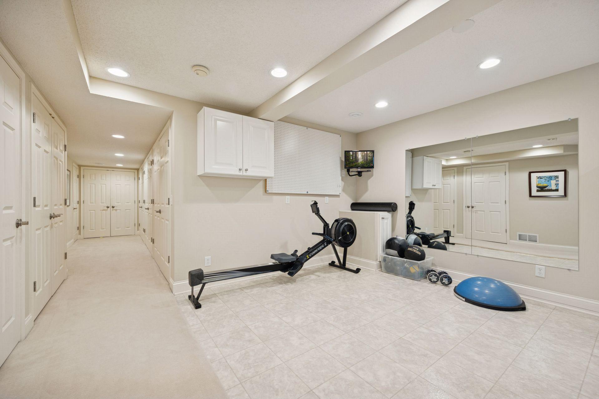 660 Windemere Curve N