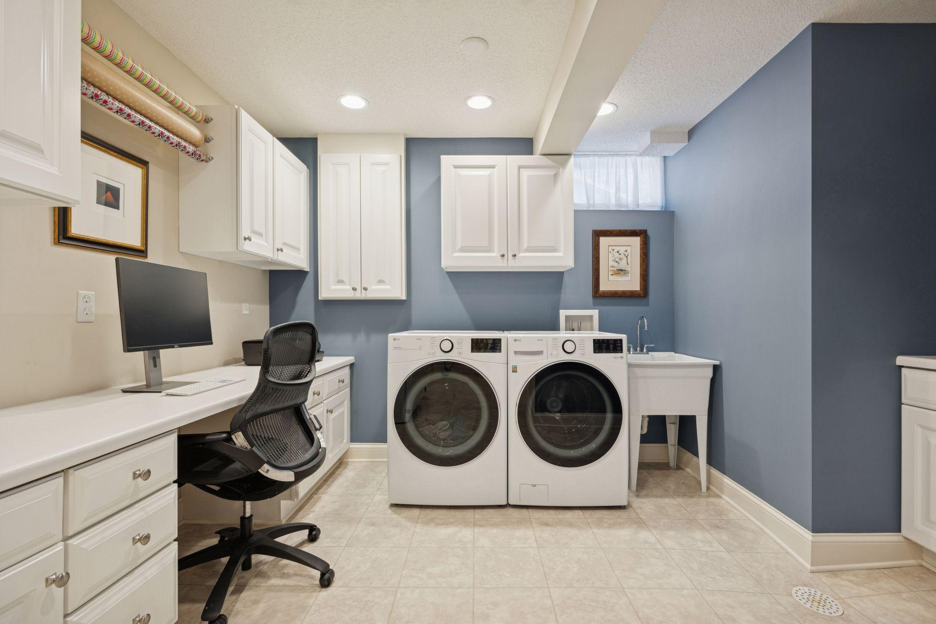 660 Windemere Curve N