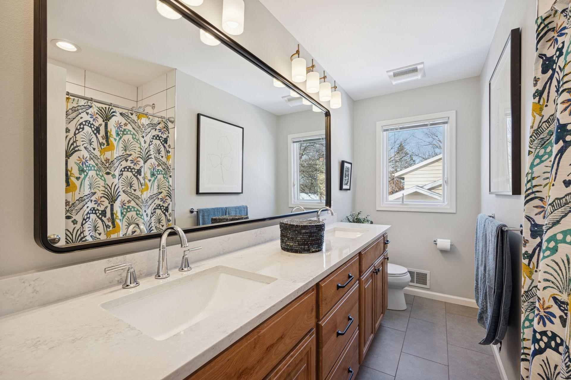 660 Windemere Curve N