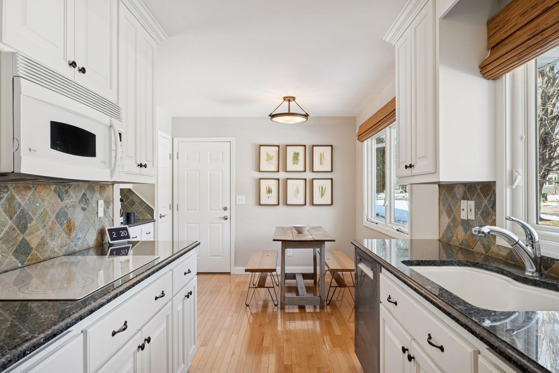 660 Windemere Curve N