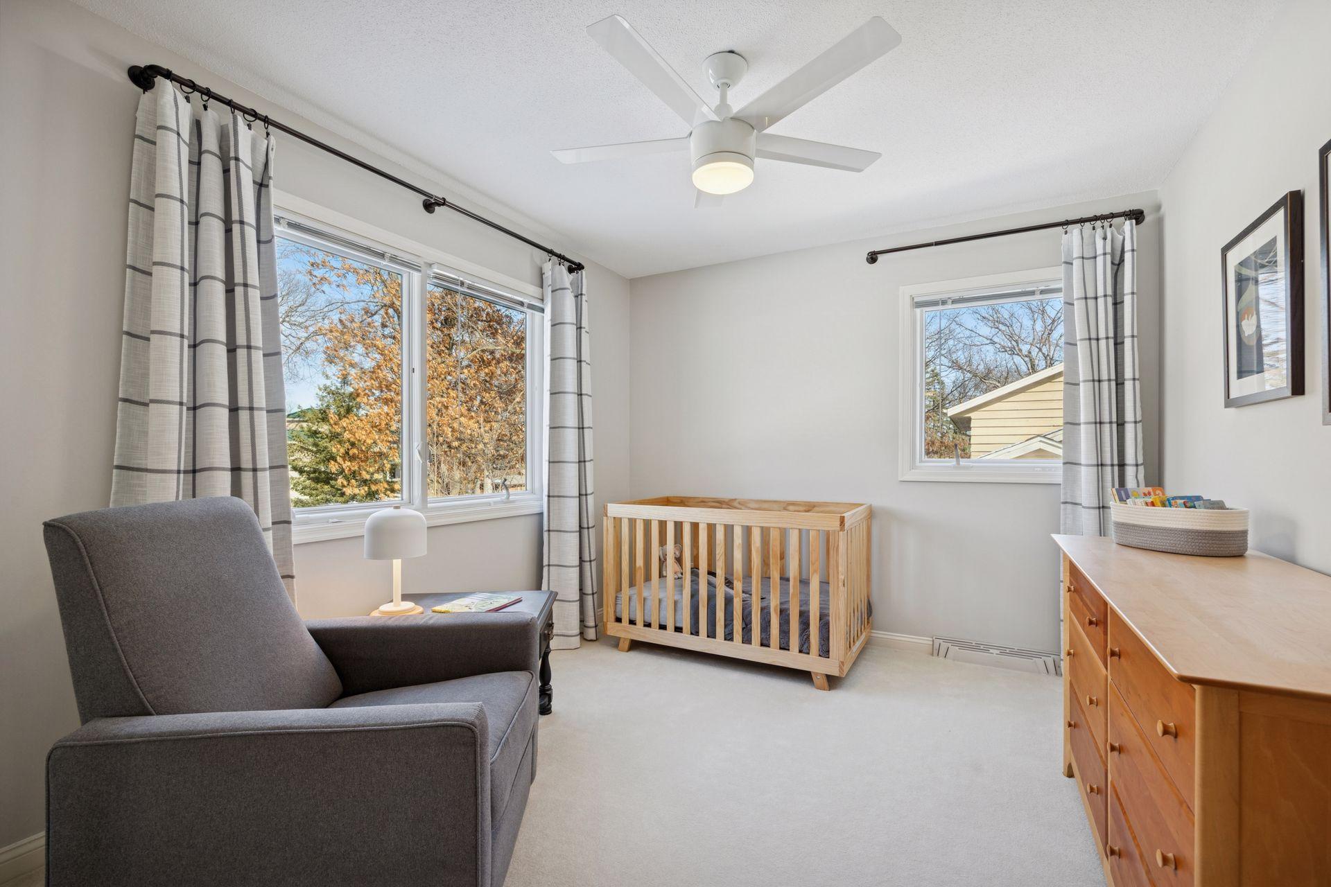 660 Windemere Curve N