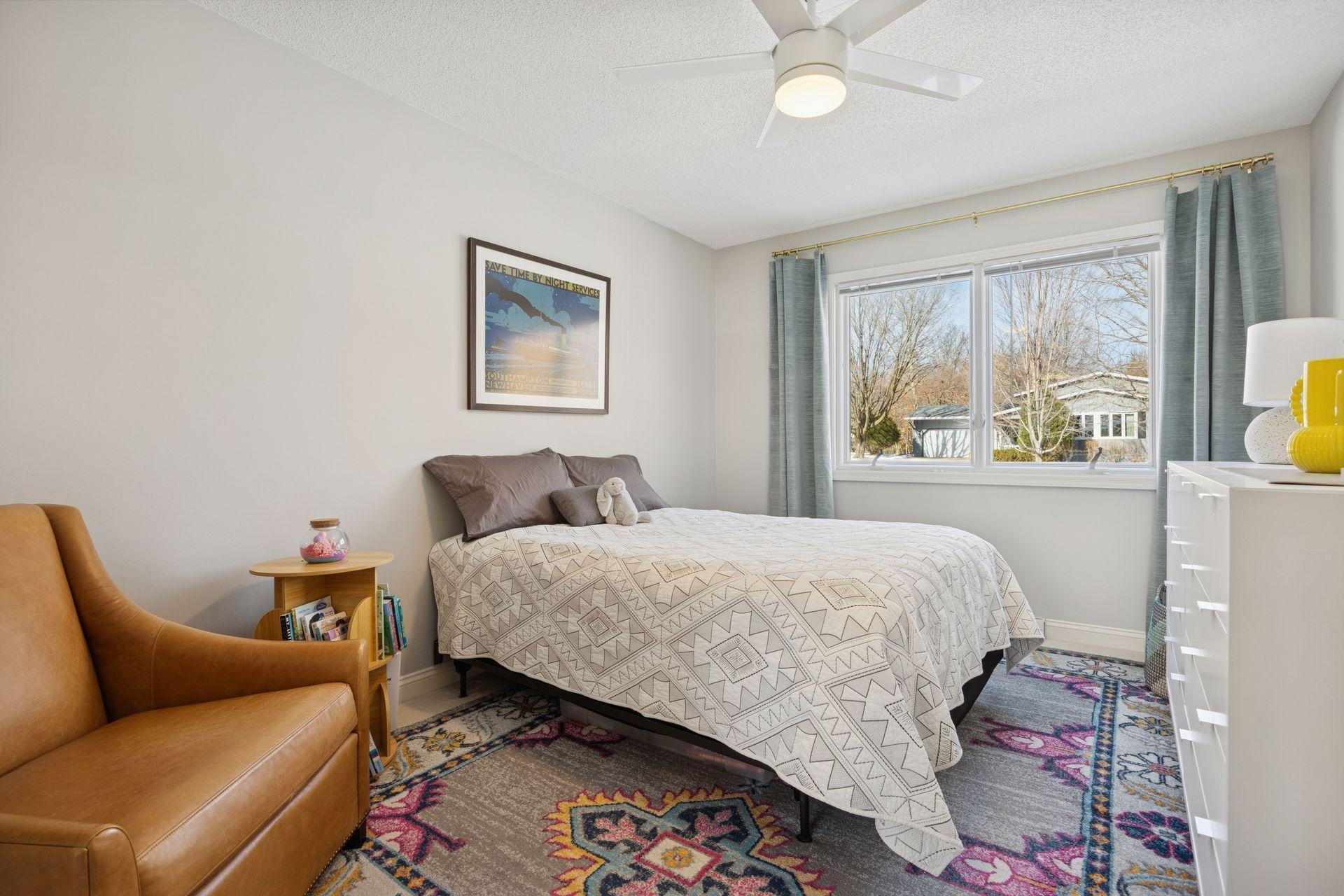 660 Windemere Curve N