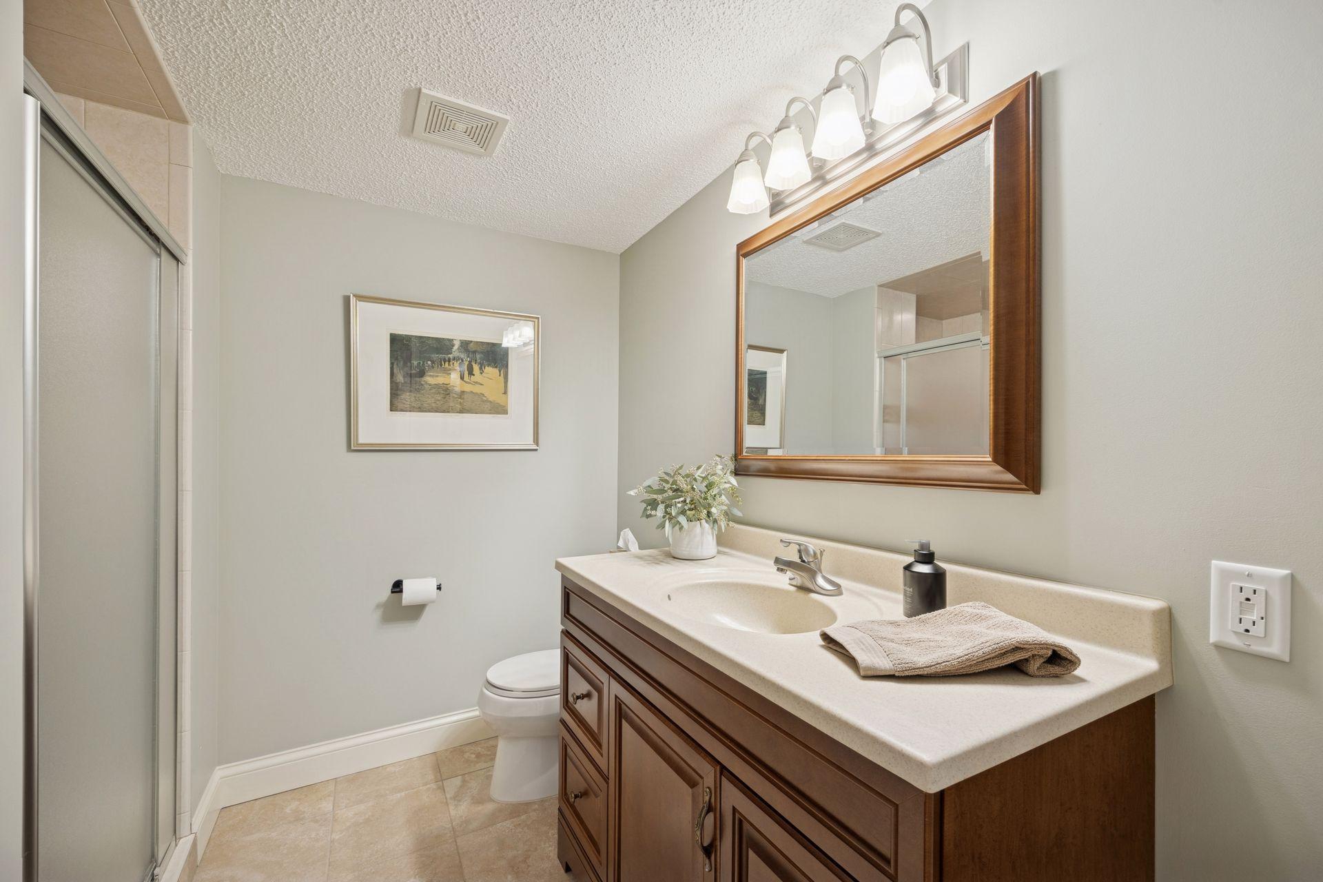 660 Windemere Curve N