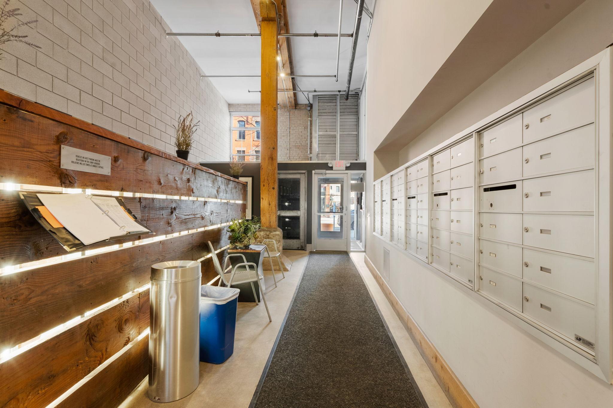 801 Washington Avenue N Unit: 221
