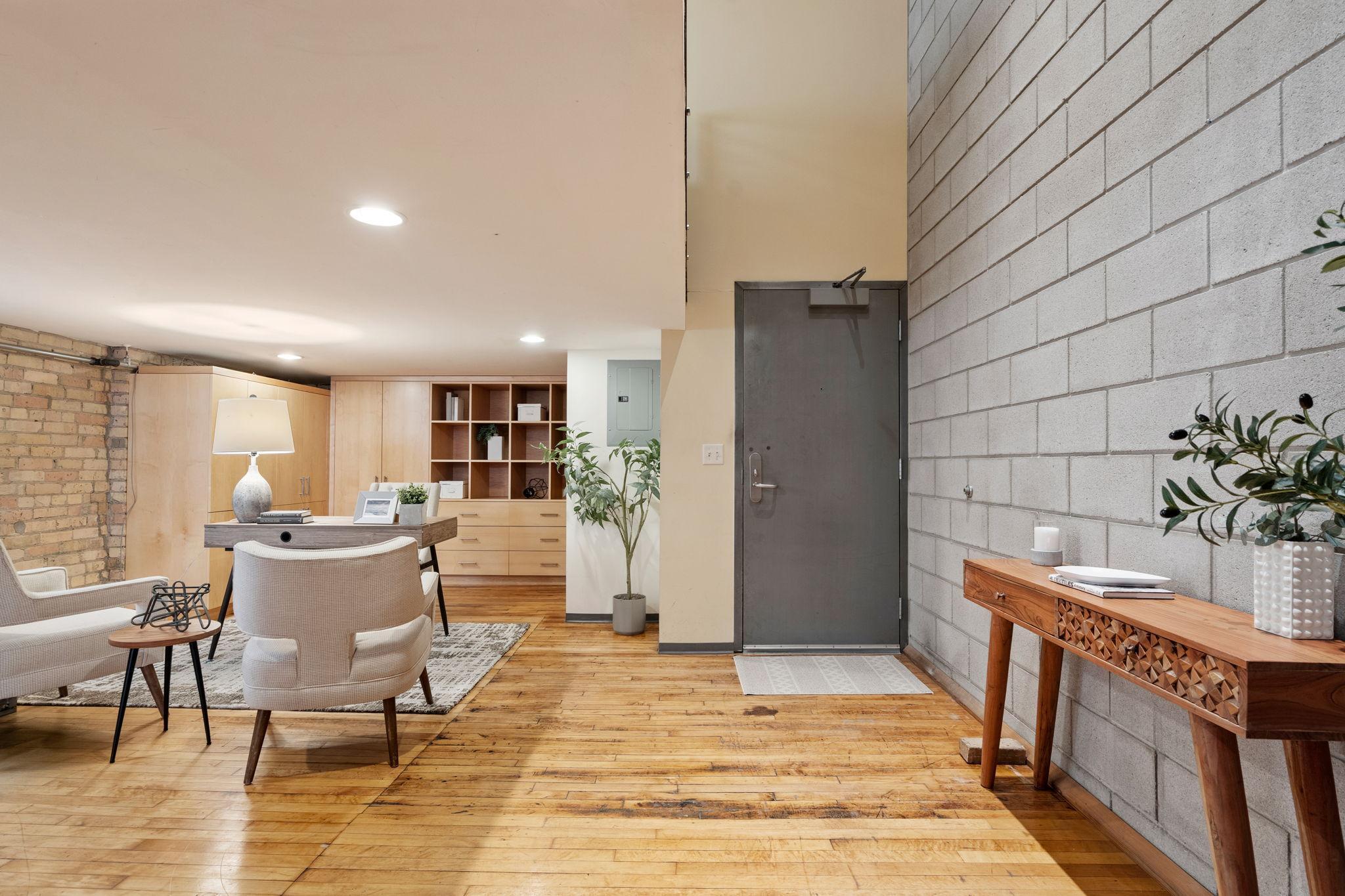 801 Washington Avenue N Unit: 221