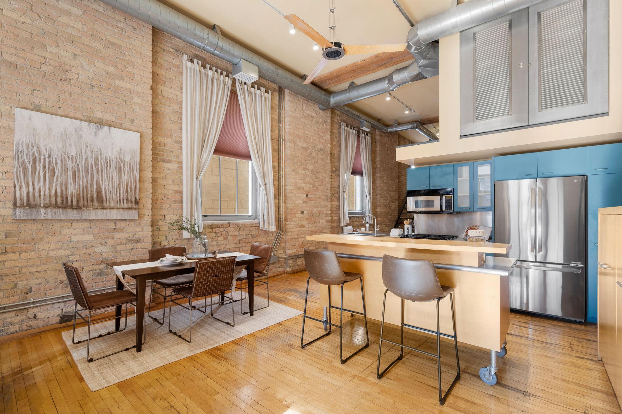 801 Washington Avenue N Unit: 221