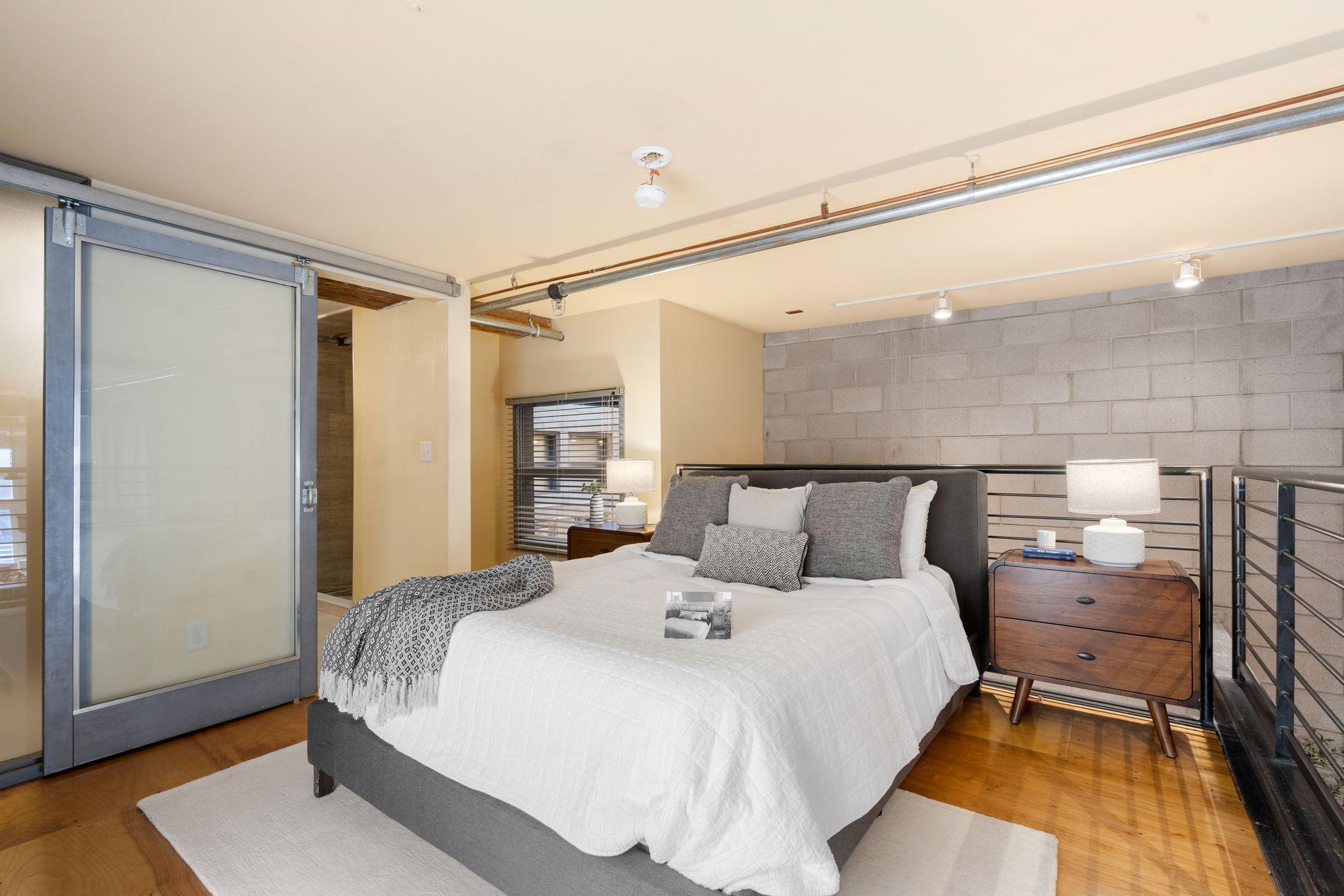 801 Washington Avenue N Unit: 221