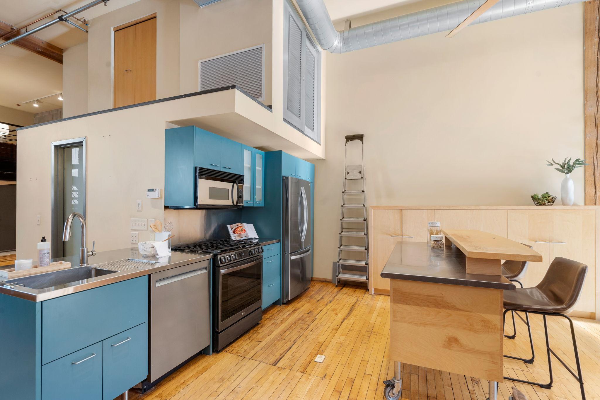 801 Washington Avenue N Unit: 221