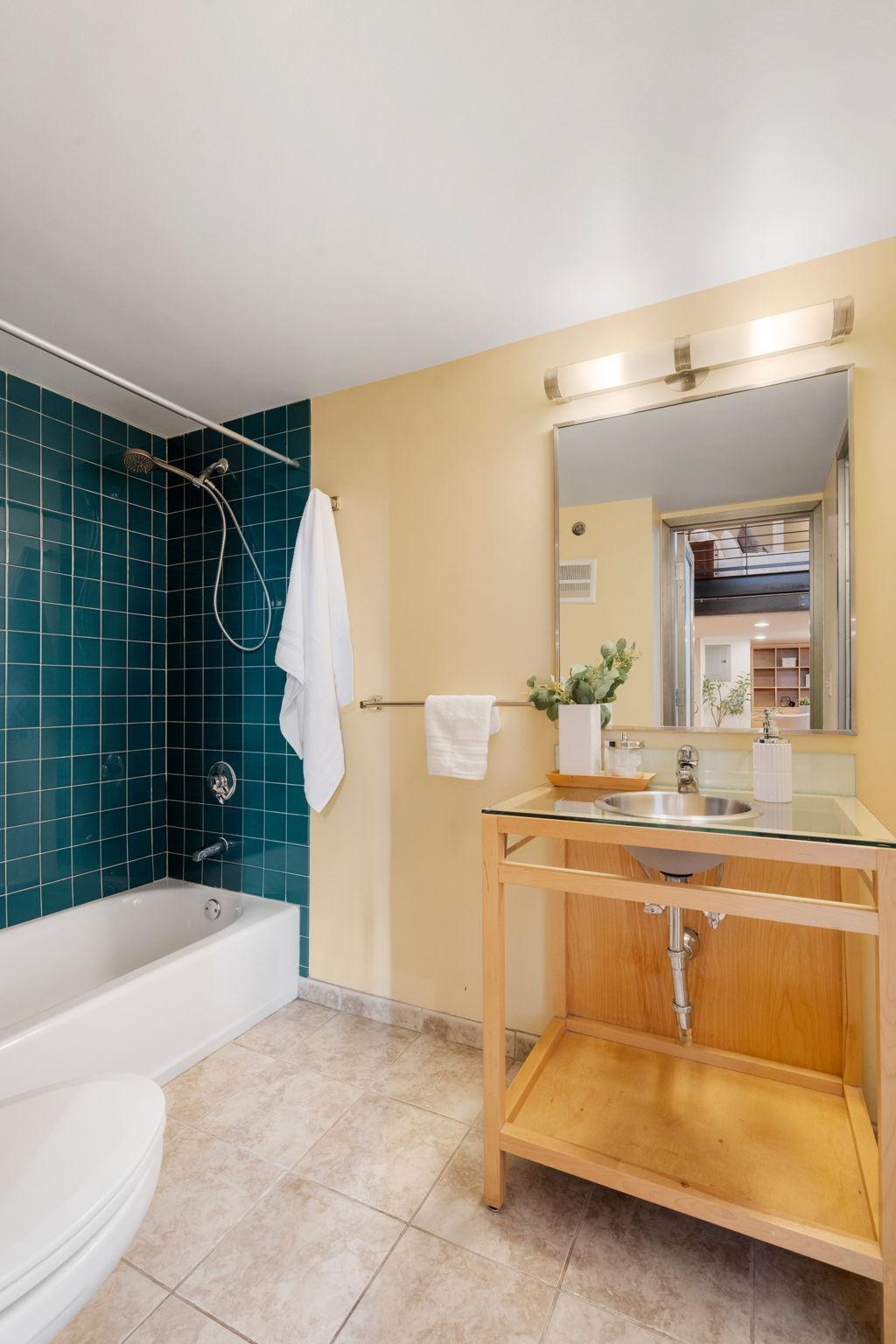 801 Washington Avenue N Unit: 221