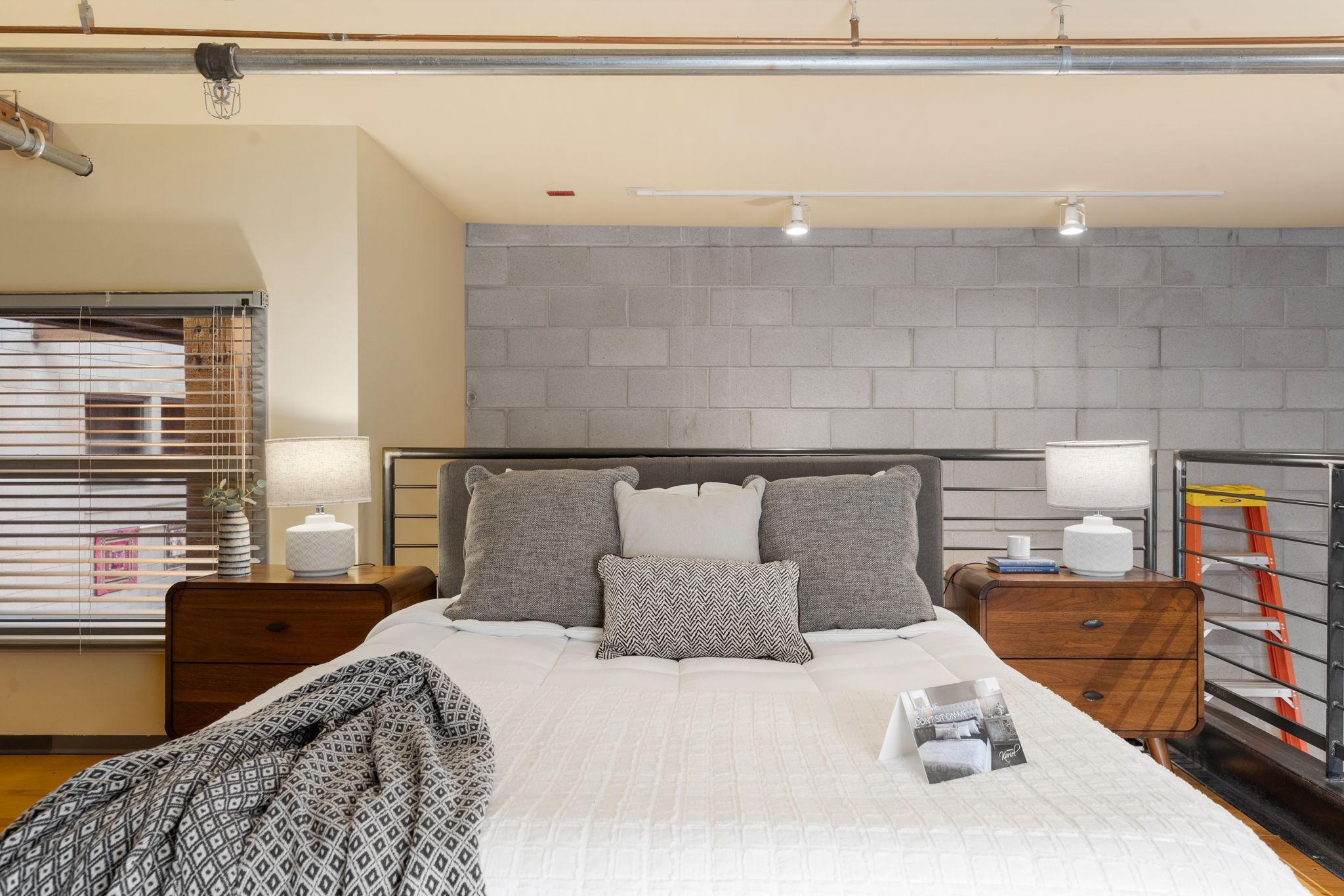 801 Washington Avenue N Unit: 221
