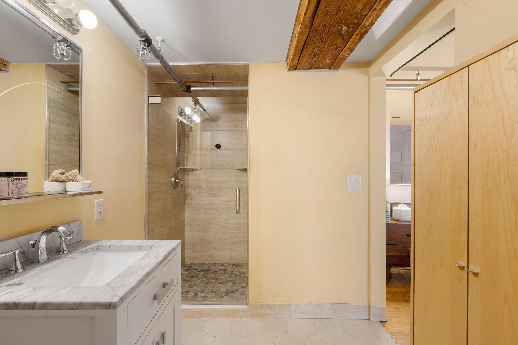 801 Washington Avenue N Unit: 221
