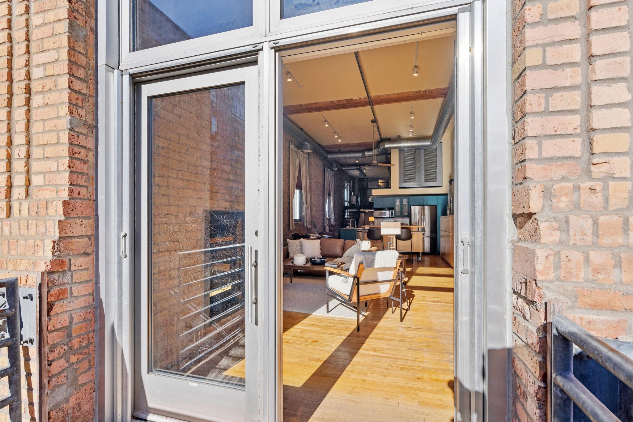 801 Washington Avenue N Unit: 221