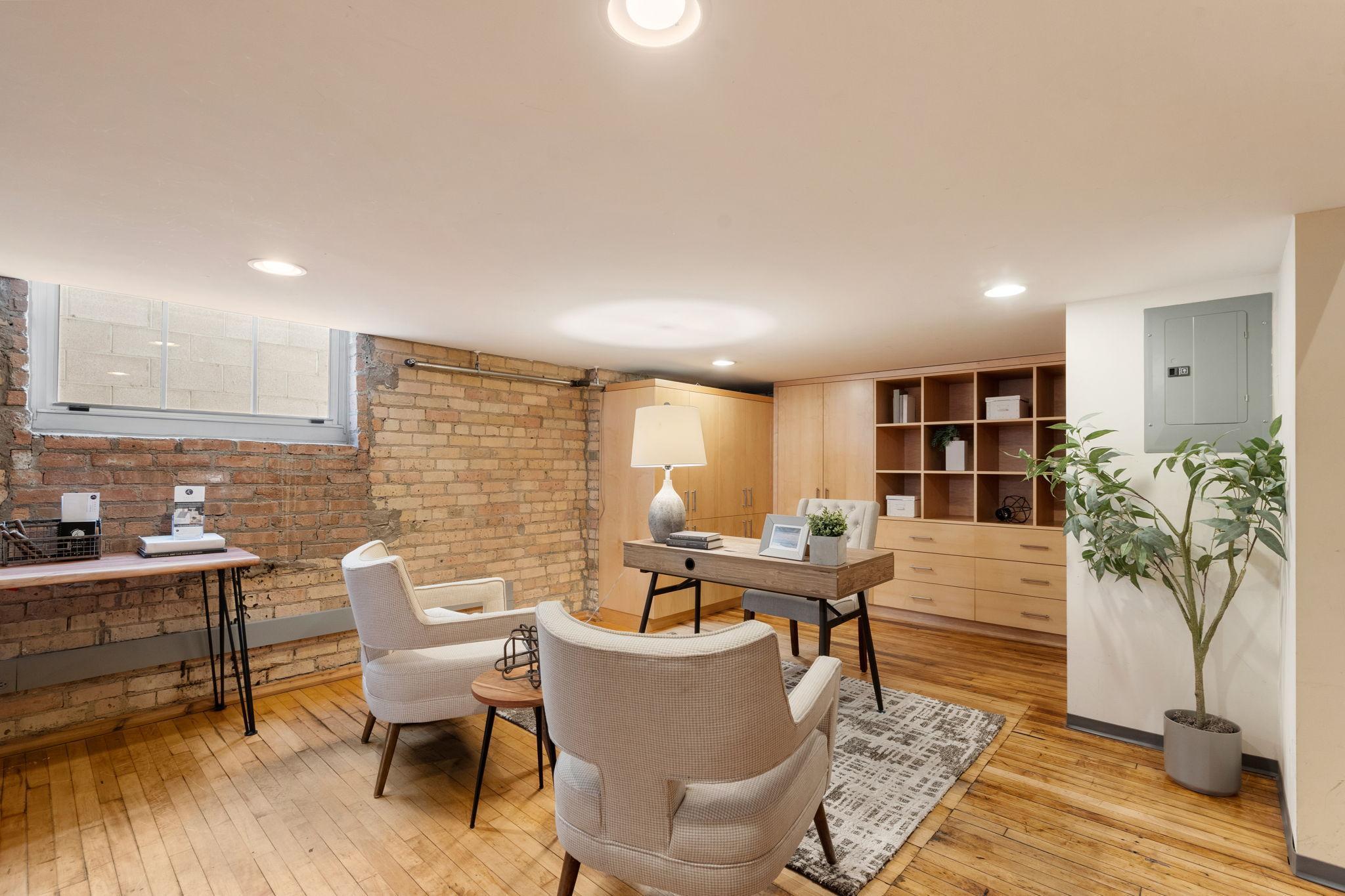 801 Washington Avenue N Unit: 221