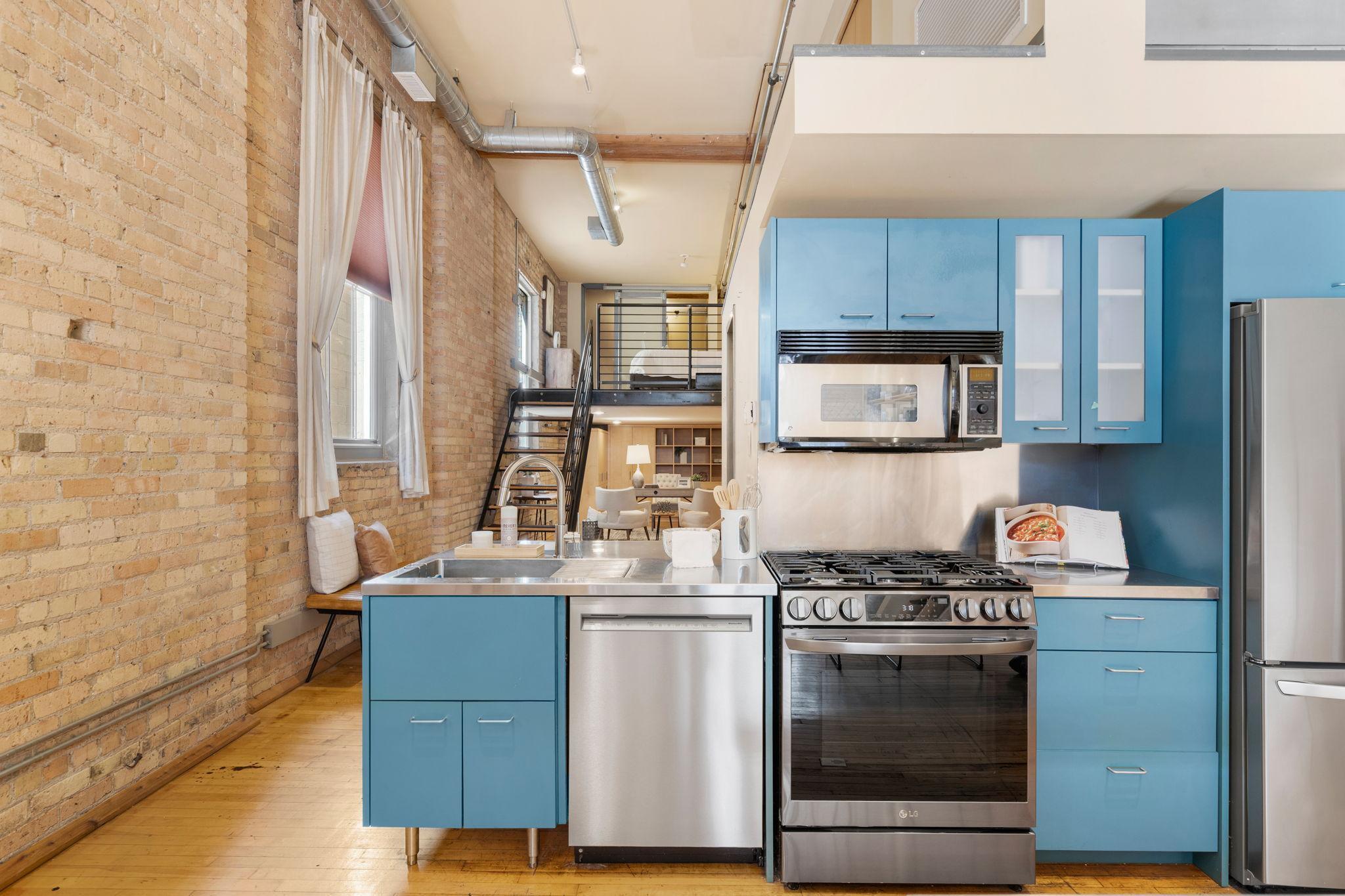 801 Washington Avenue N Unit: 221