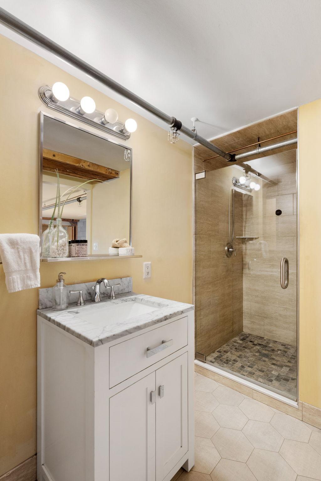 801 Washington Avenue N Unit: 221