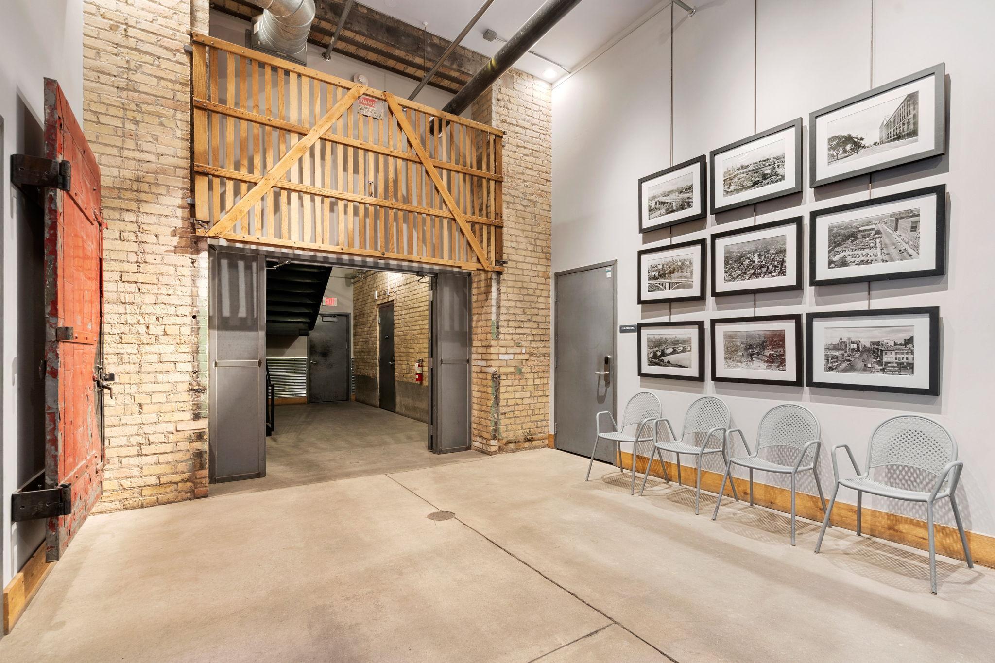 801 Washington Avenue N Unit: 221