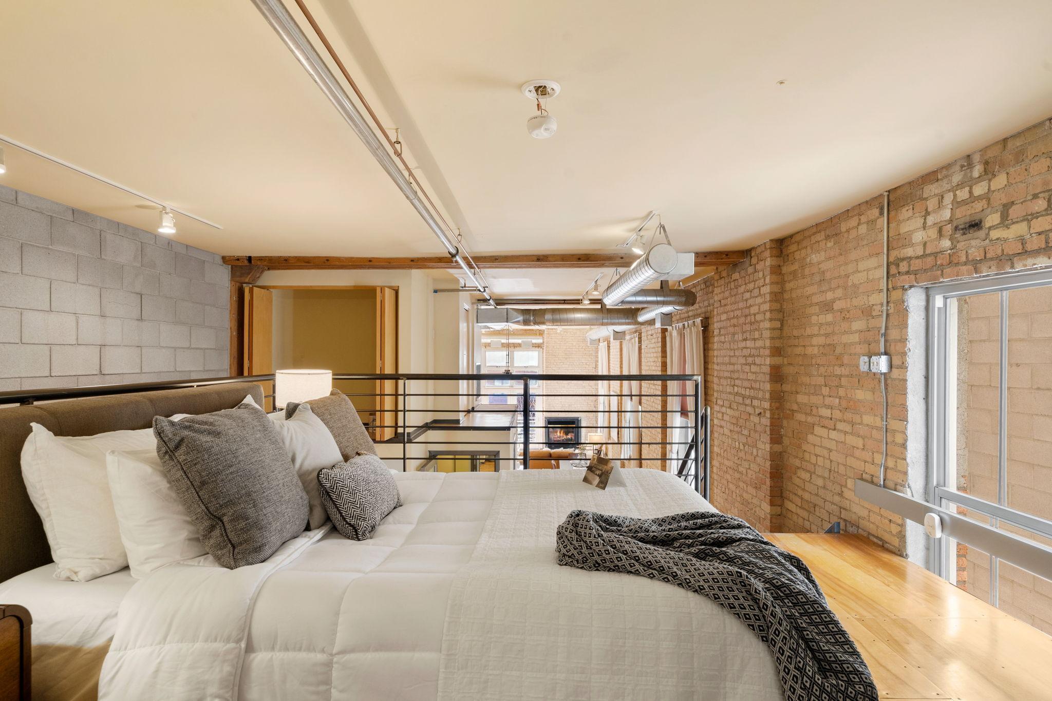 801 Washington Avenue N Unit: 221