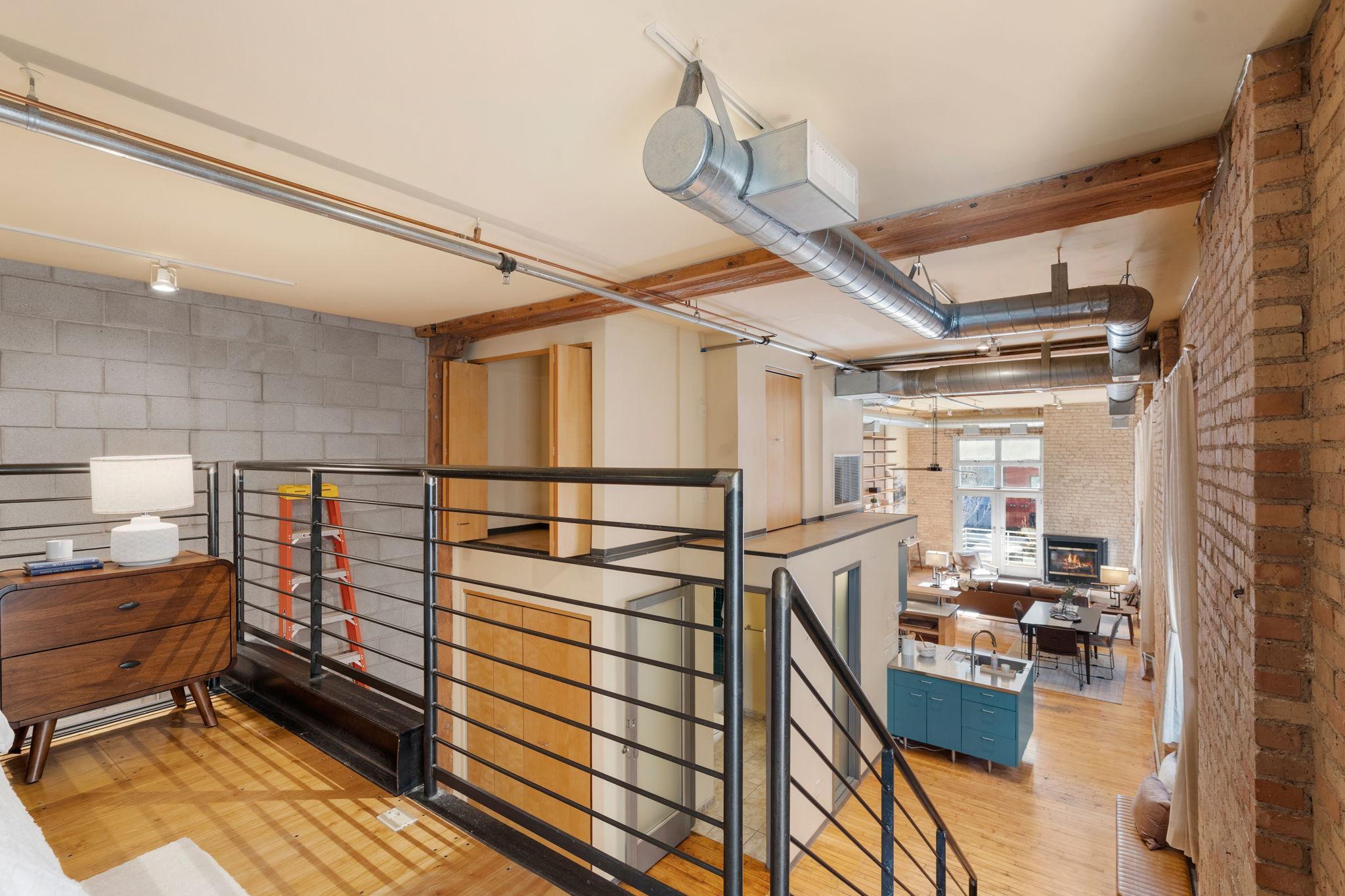 801 Washington Avenue N Unit: 221