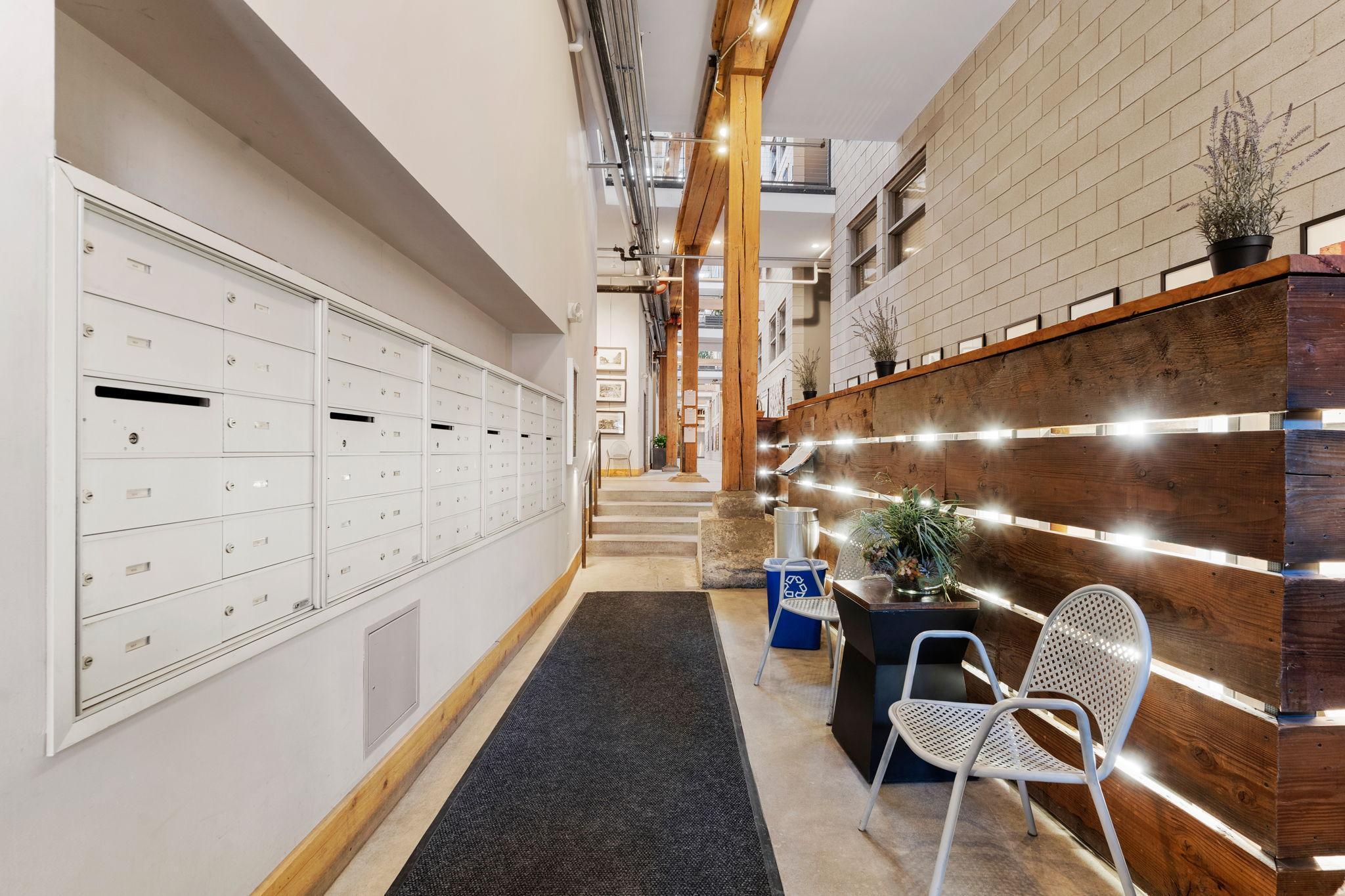 801 Washington Avenue N Unit: 221
