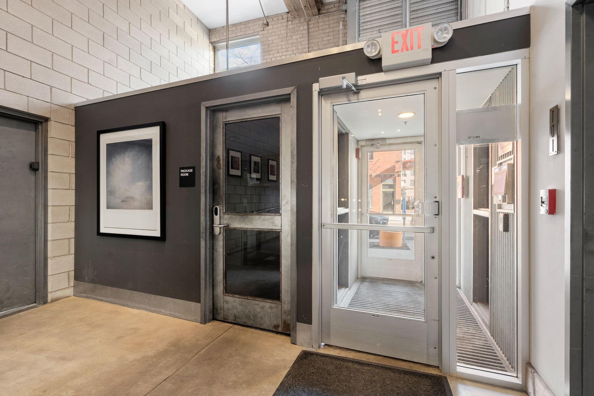 801 Washington Avenue N Unit: 221