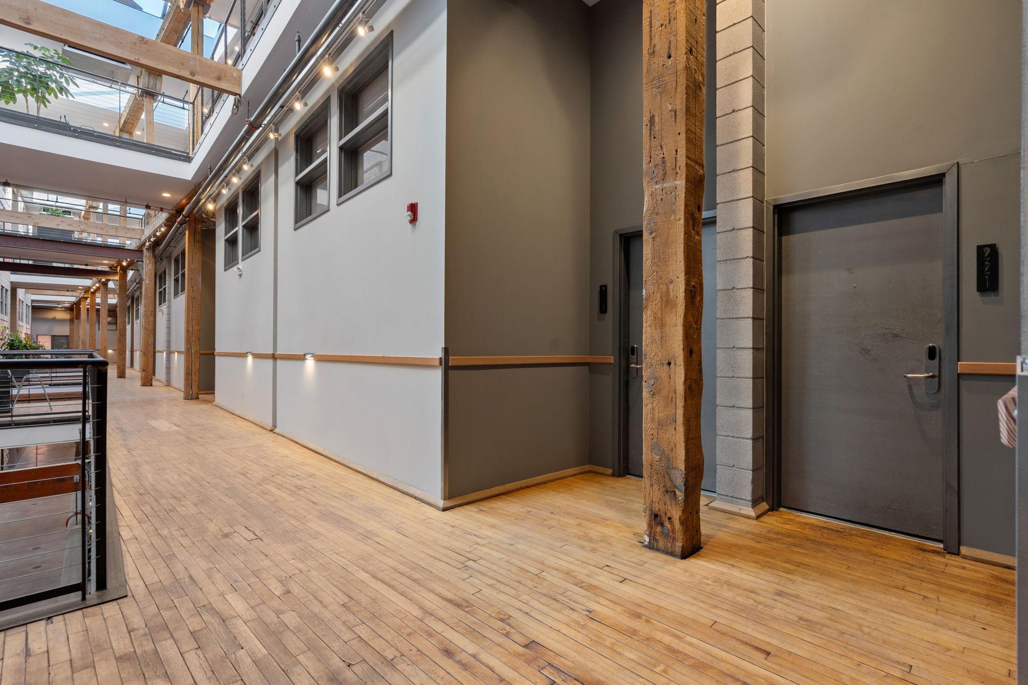 801 Washington Avenue N Unit: 221