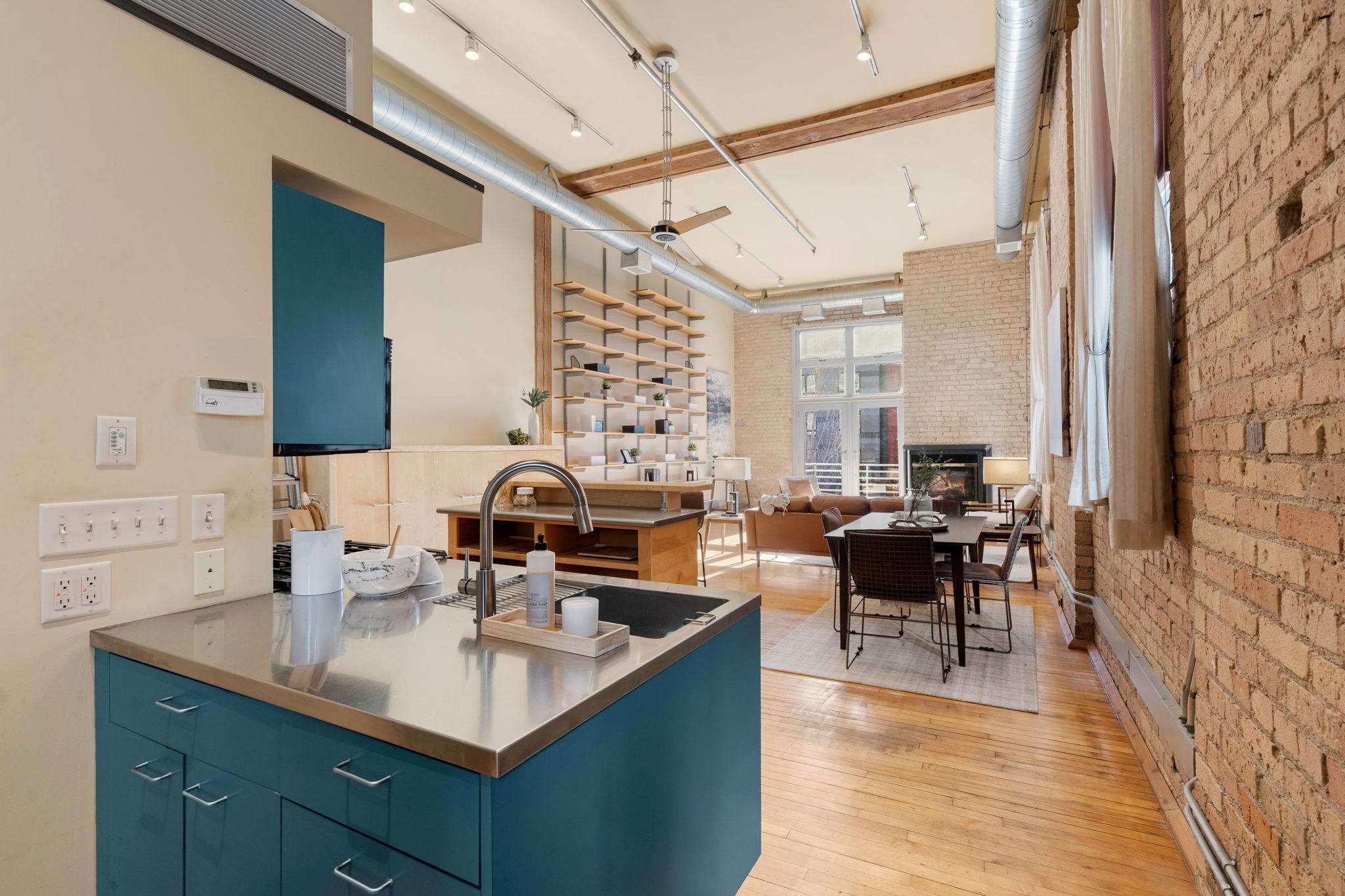 801 Washington Avenue N Unit: 221