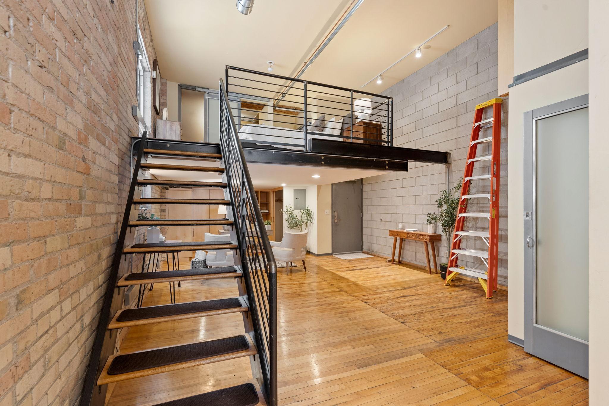 801 Washington Avenue N Unit: 221