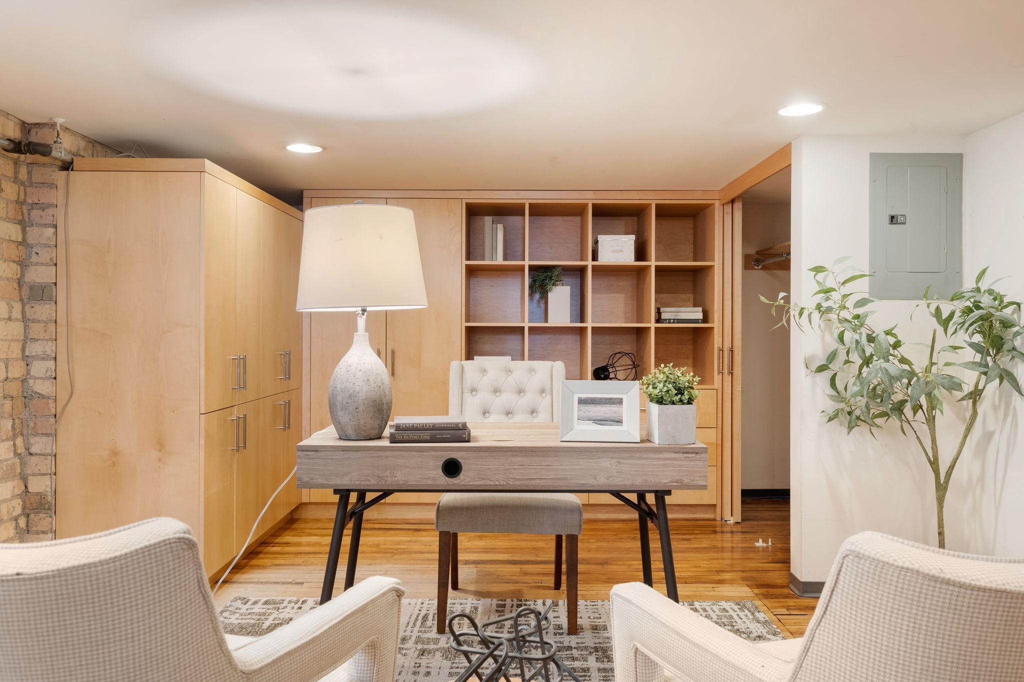 801 Washington Avenue N Unit: 221