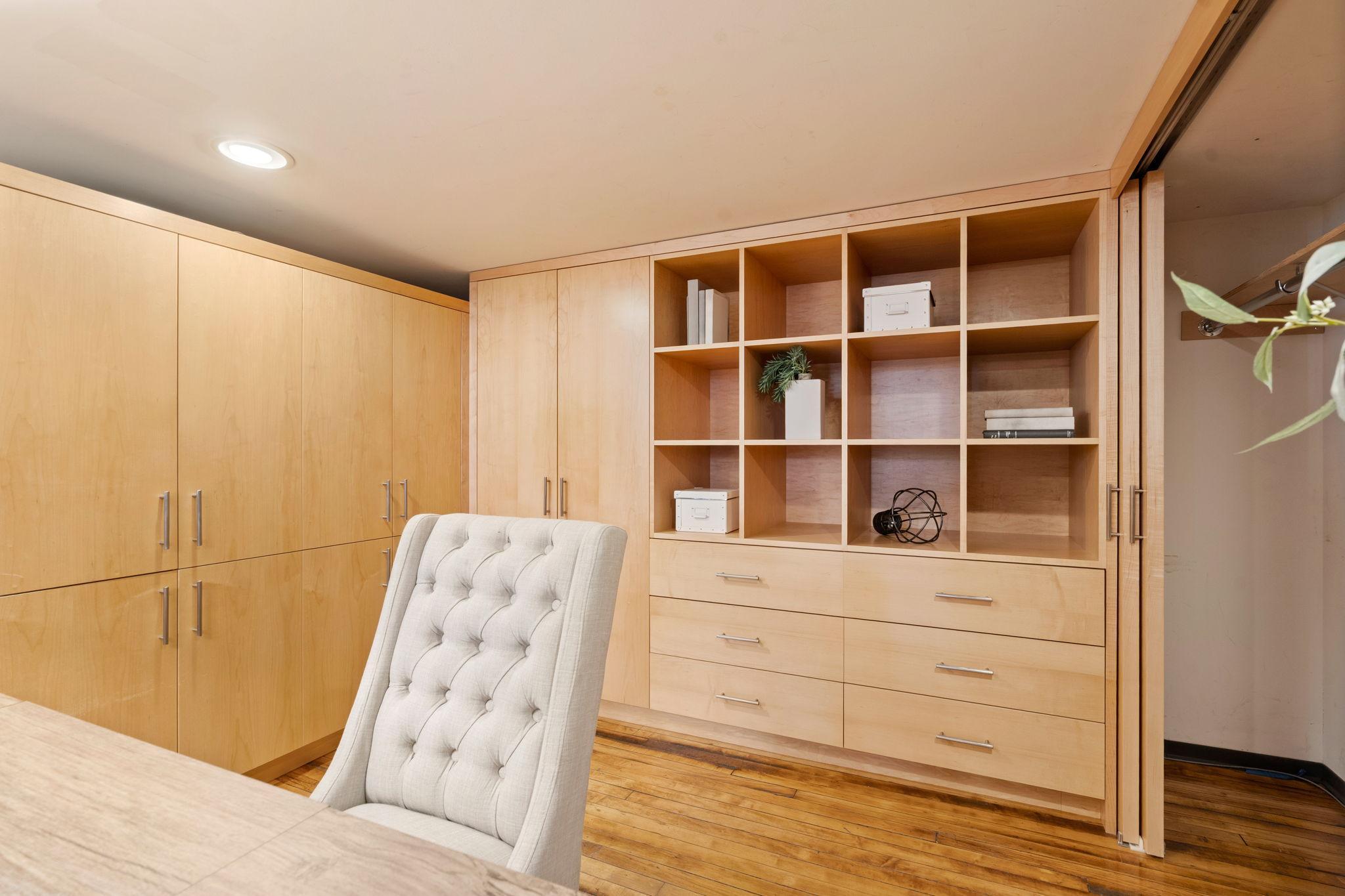 801 Washington Avenue N Unit: 221