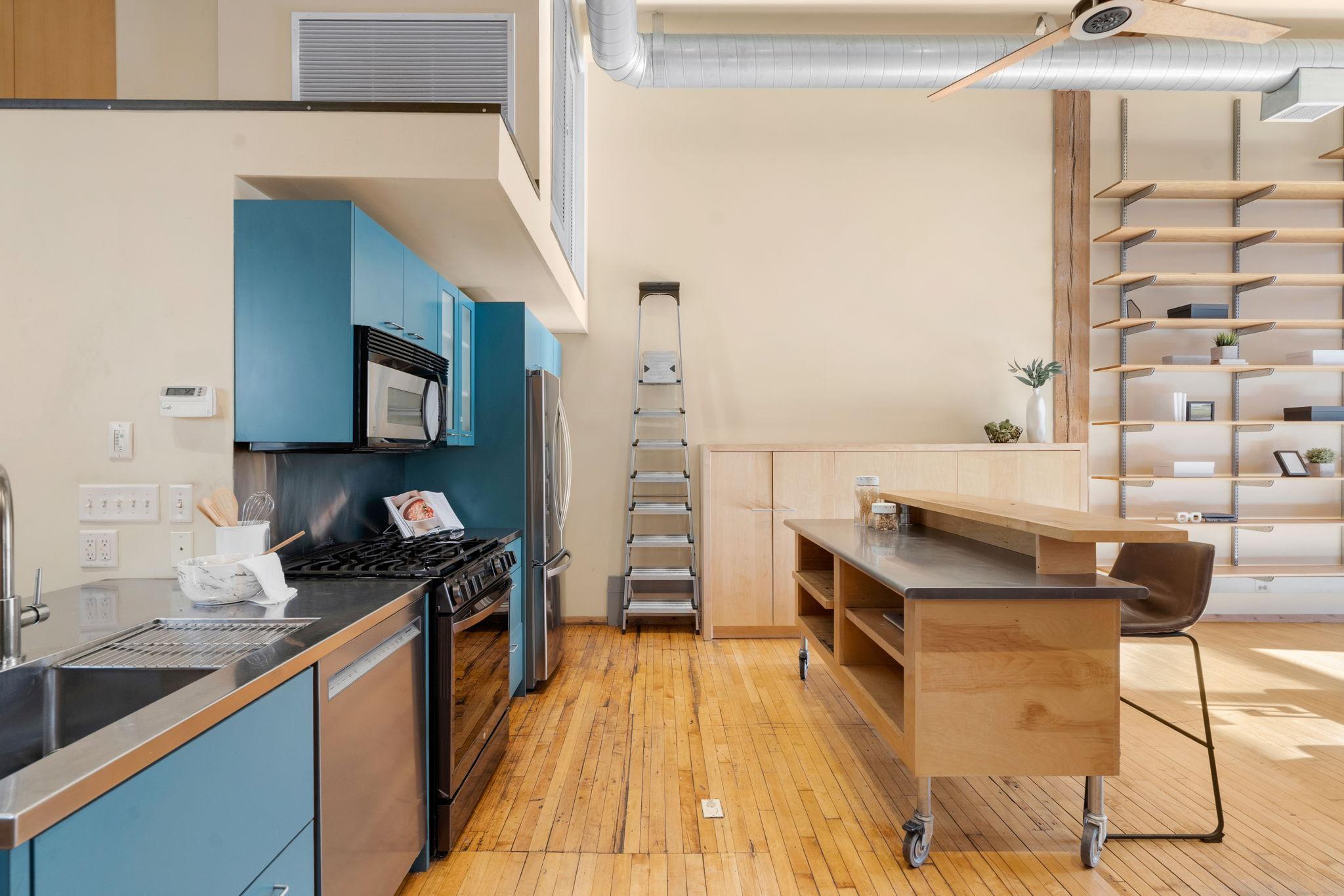 801 Washington Avenue N Unit: 221